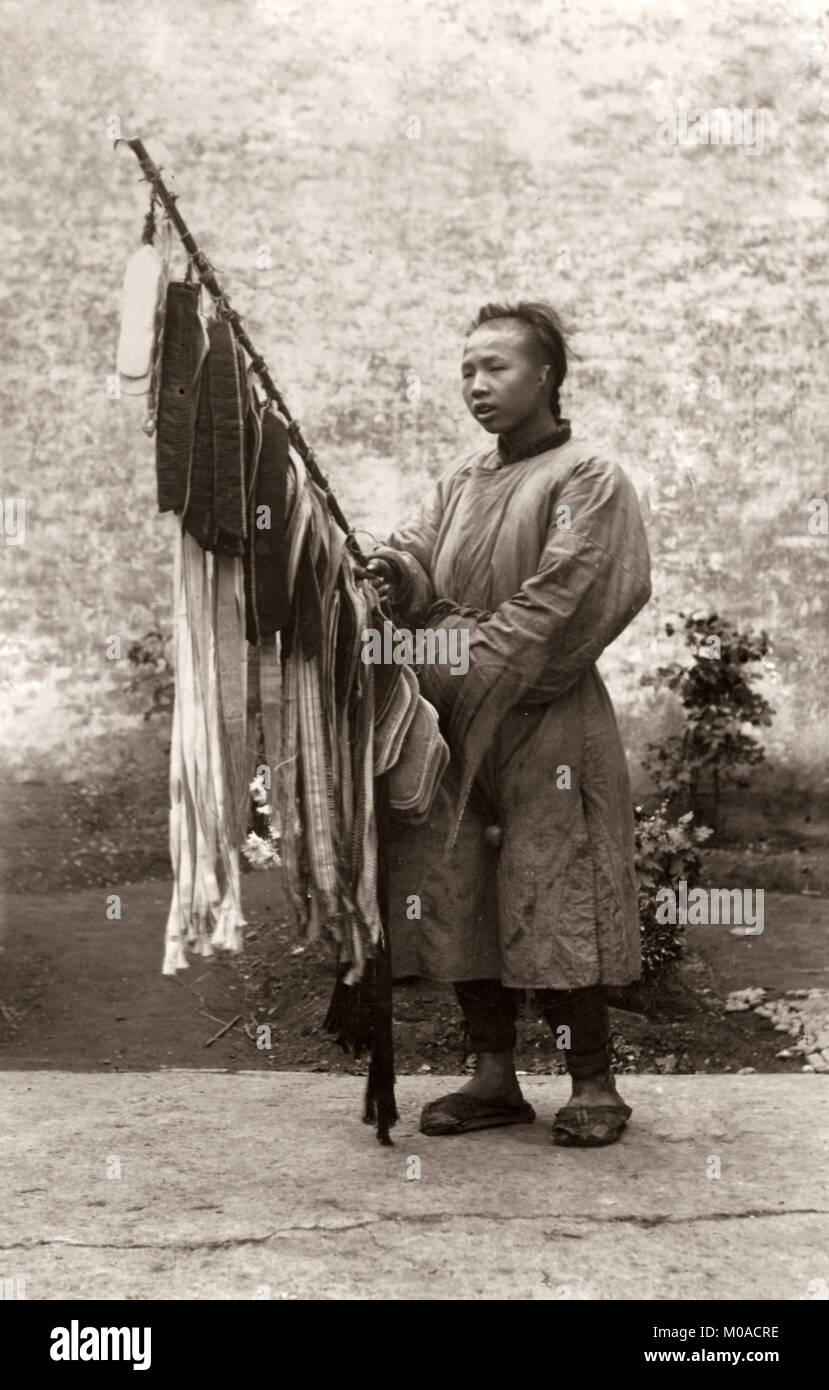 c.1890 Chine - types et métiers chinois - vendeur de rue Banque D'Images