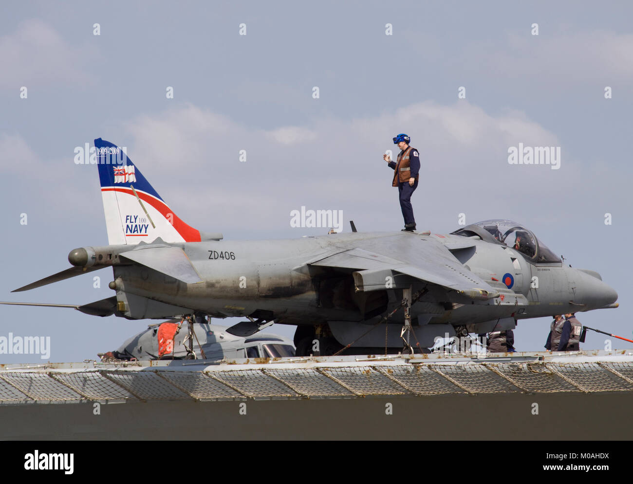 ZD406 un British Aerospace Harrier GR.7 sur le pont du porte-avions HMS Illustrious à Londres le 11 mai 2009. Banque D'Images