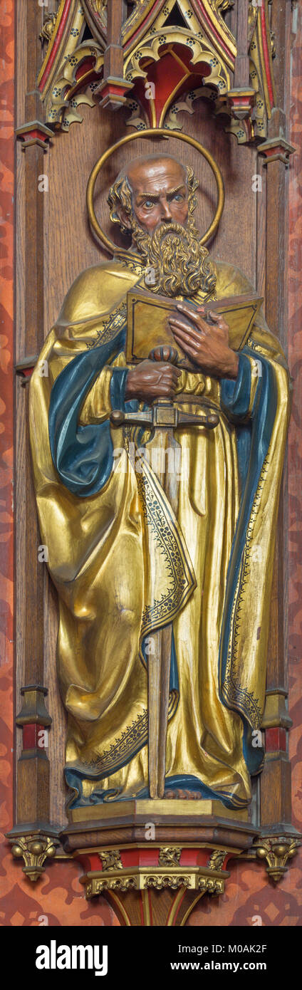 Paris, France - 17 septembre 2017 : La statue de saint Paul à l'église St Barnabas conçu par probabli Thomas Potter de 19. 100. Banque D'Images