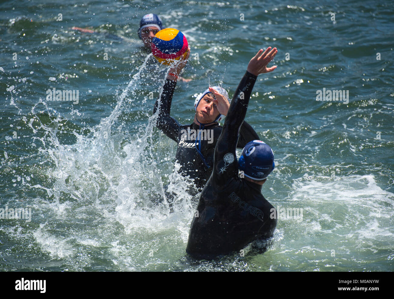 Action d'un match de water-polo joué à Cape Town, Afrique du Sud Banque D'Images