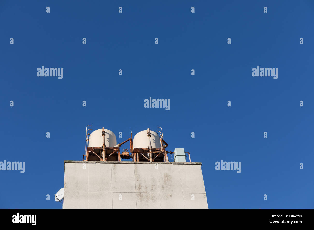 Les réservoirs d'eau sur le toit, Suginami, Tokyo Banque D'Images