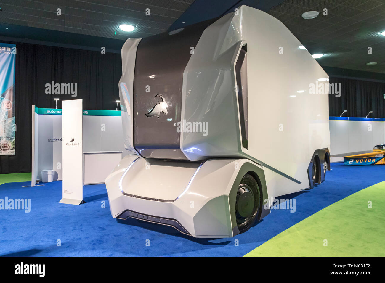 Detroit, Michigan - Les T-Pod, un prototype d'un chariot sans conducteur électrique mis au point par la société suédoise, Einride sur l'affichage à l'Ame du Nord Banque D'Images