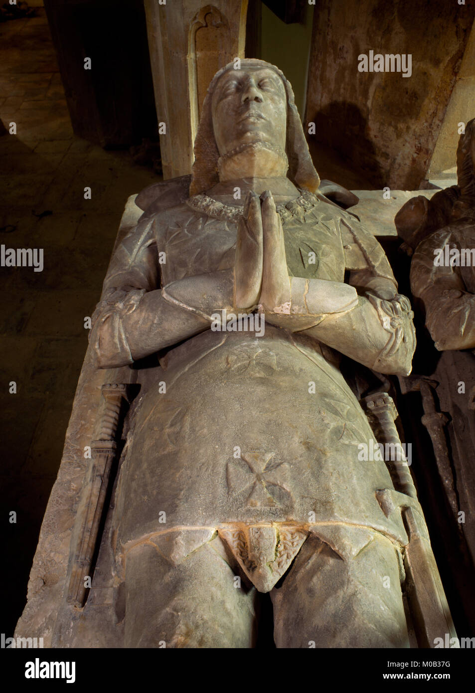 Église de Berkeley, Gloucestershire, England, UK : effigie de James, 11e Seigneur Berkeley (d. 1463), dans la chapelle funéraire de la famille de Berkeley S du chœur. Banque D'Images