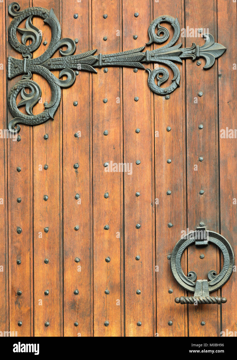 Contexte de la vieille porte en bois avec poignée Banque D'Images