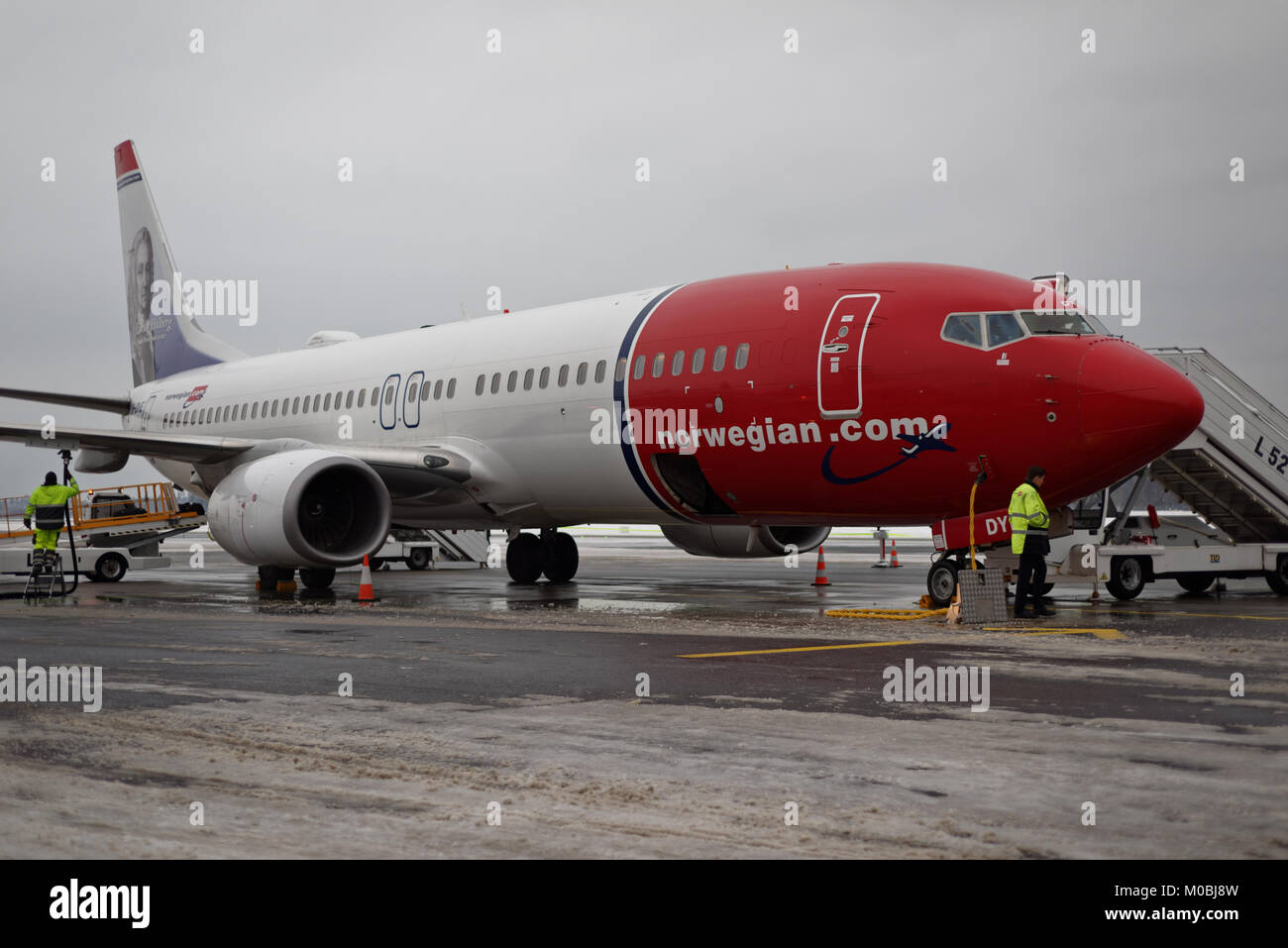 Copenhague, Danemark - 7 novembre 2016 : Avions de Norwegian Air préparé pour l'embarquement de l'aéroport de Kastrup. Le norvégien a l'un des plus récents et Greene Banque D'Images