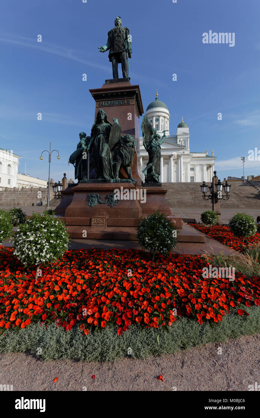 Helsinki, Finlande - le 21 août 2016 : Statue de l'empereur russe Alexandre II sur la place du Sénat. La statue, érigée en 1894, a été construit pour commémorer hi Banque D'Images