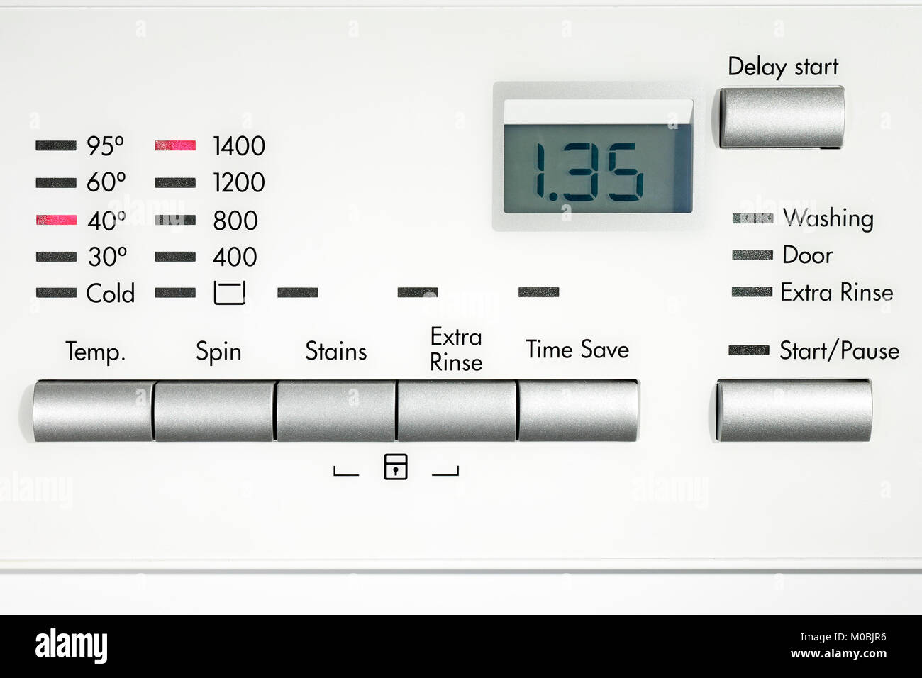 Lave-linge mis à 40 degré lavez et 1400tr/min vitesse de spin 1hr 35min 1.35h Banque D'Images