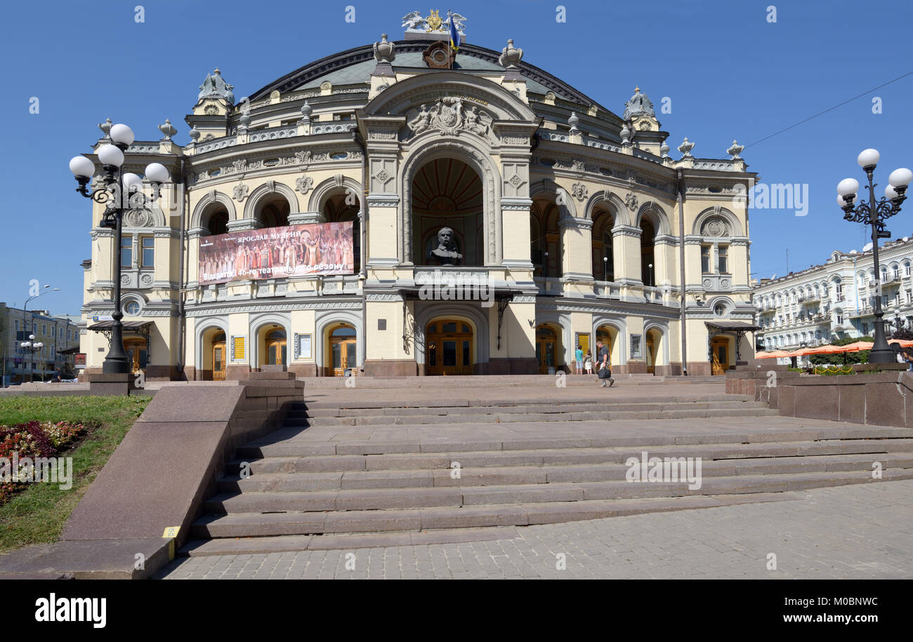 Kiev, Ukraine - le 20 août 2013 : Vue de l'Opéra National de Kiev. Le bâtiment conçu par Victor Schroter et ouvre ses portes le 29 septembre, 1901 Banque D'Images