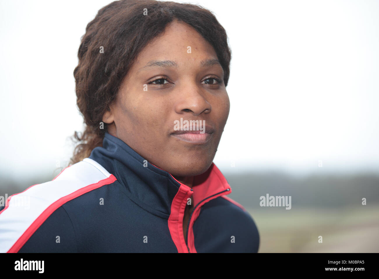 KHARKOV, UKRAINE - 20 avril : Serena Williams parler à insister au cours de Fed Cup Tie entre les États-Unis et l'Ukraine en Superior Golf & Spa Resort, Kharkov, Ukraine Banque D'Images