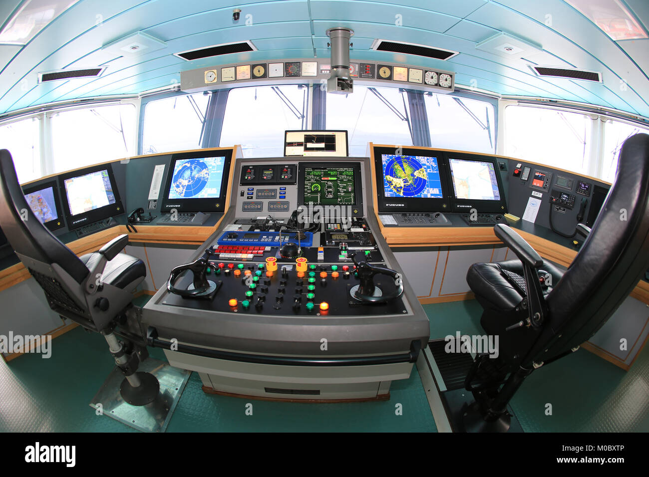 Salle de contrôle à bord du navire service feux irlandais grainne wail, Irlande Banque D'Images