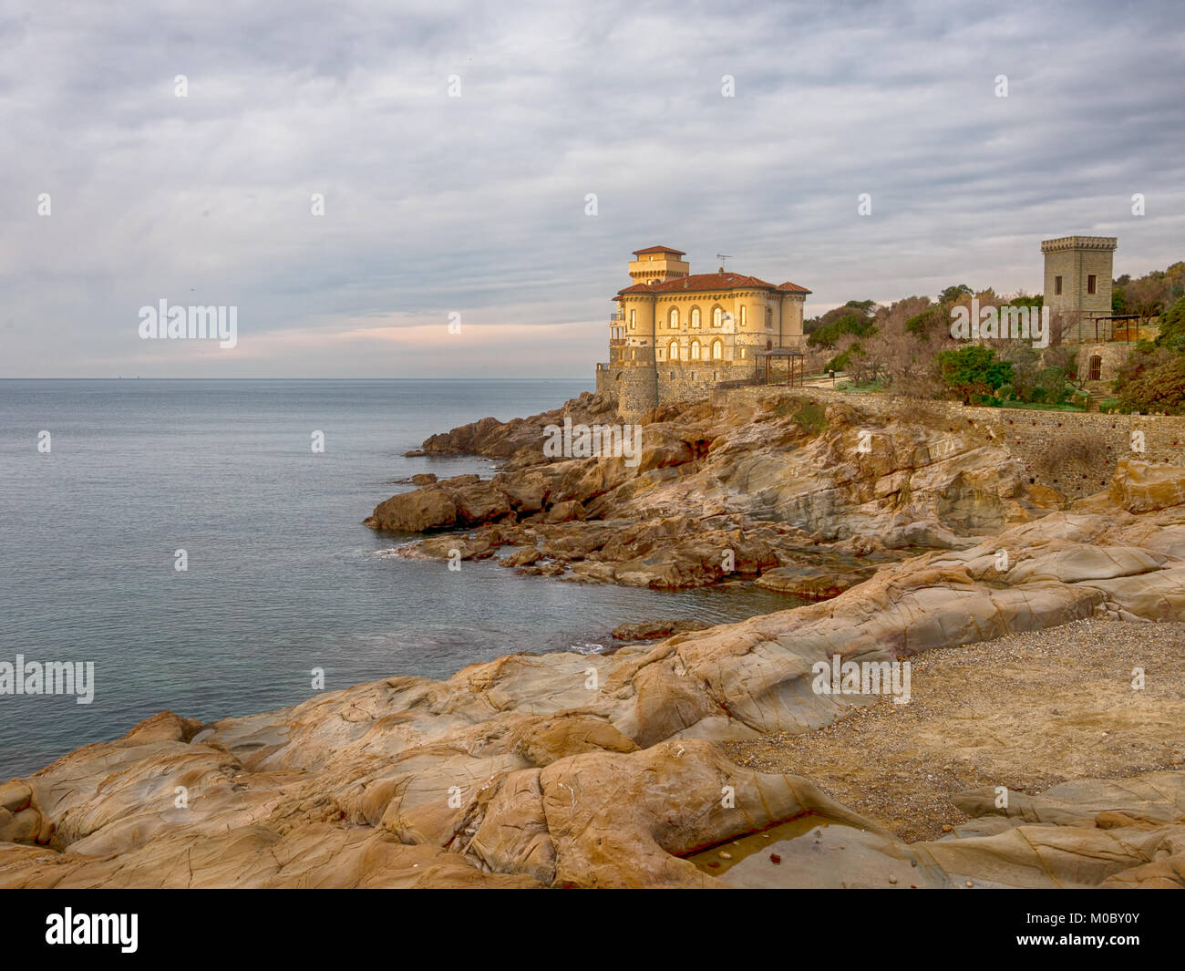 Célèbre beauty spot Castello del Boccale, près de Livourne. Malheureusement aussi connu comme une zone de fréquents vols de voitures des touristes. Banque D'Images