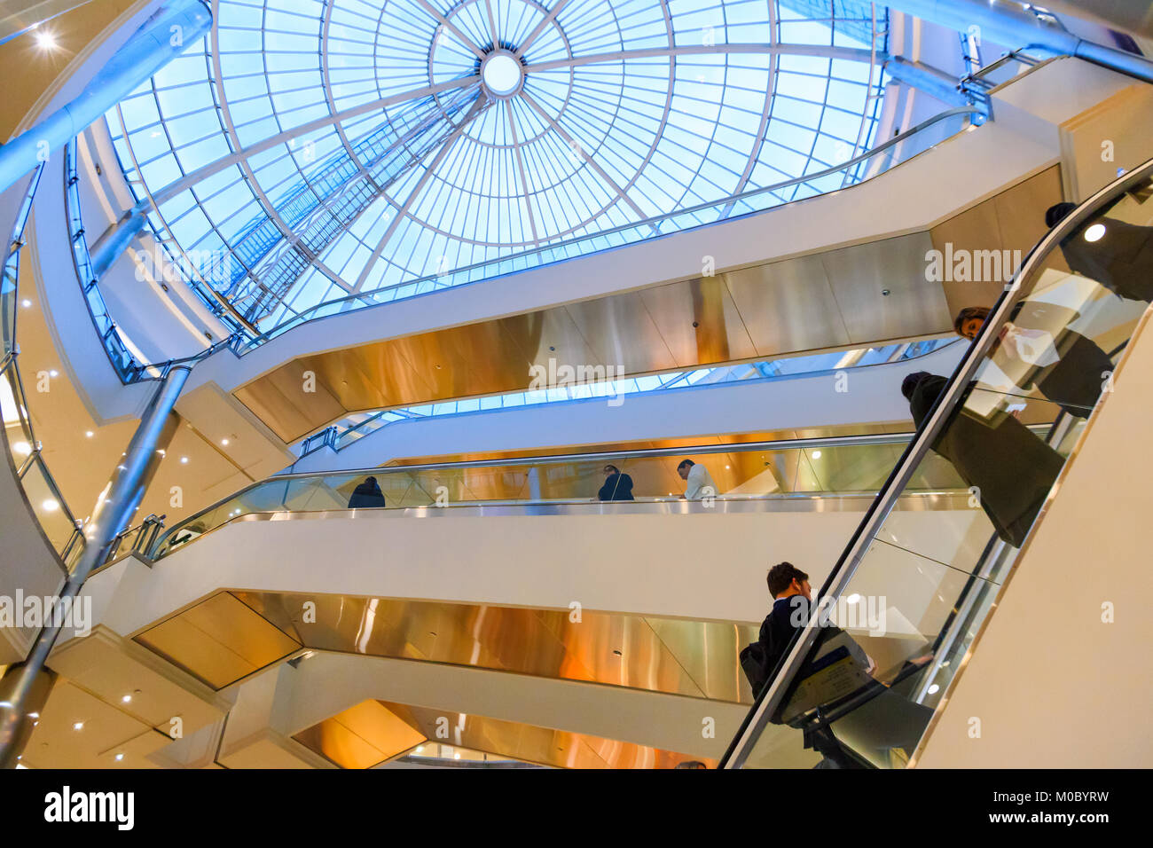 Londres, Royaume-Uni - 25 novembre 2017 - dôme de verre dans le centre commercial de Canary Wharf Banque D'Images