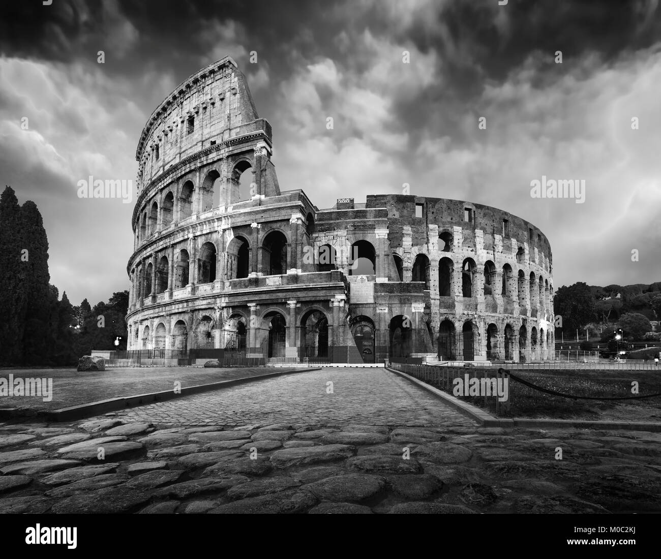 Vue sur le Colisée à Rome et soleil du matin, l'Italie, l'Europe. Banque D'Images