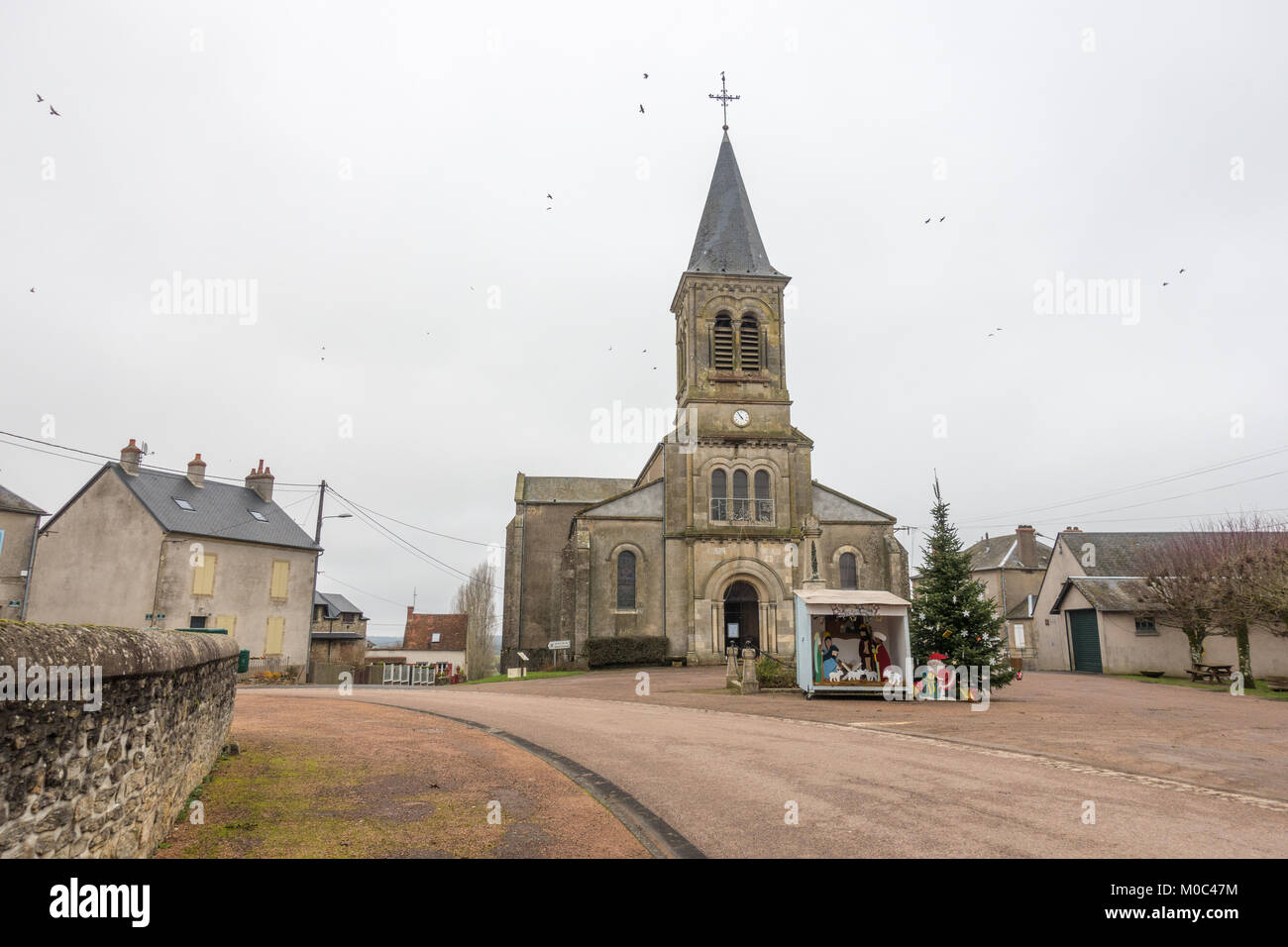 Église Sainte Nazaire sur le Bourg dans le village français Crux-la-Ville, Nièvre, Bourgogne, France Banque D'Images