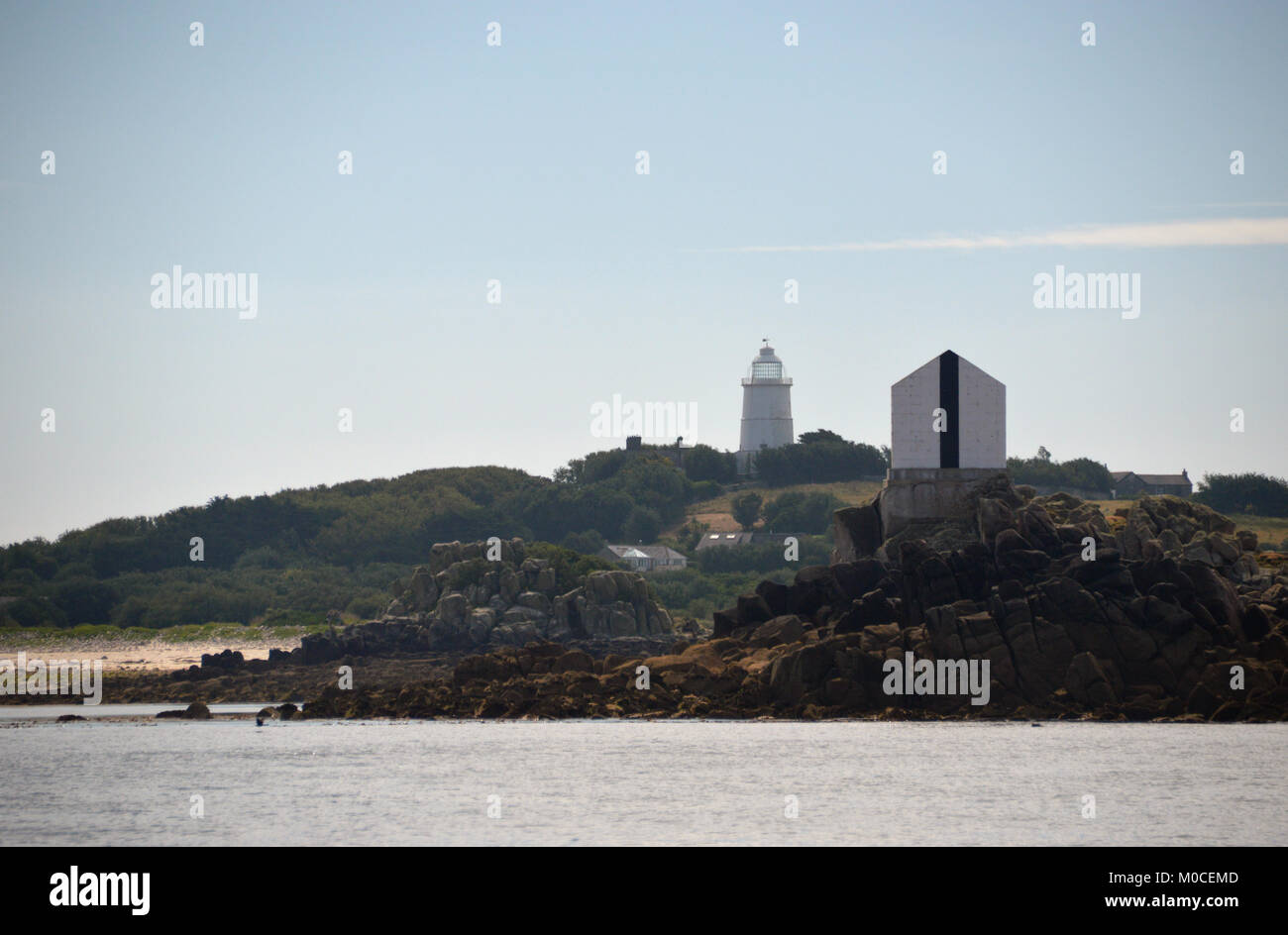 La ligne noire et le blanc marqueur jour phare désaffecté de Smith Sound à St Agnes, Penzance, Cornwall, Royaume-Uni. Banque D'Images