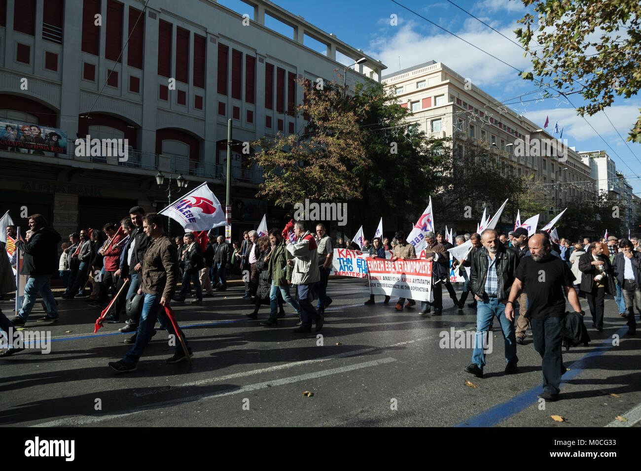 La marche des manifestants à Athènes, Grèce au cours d'une grève générale de la manifestation. Banque D'Images