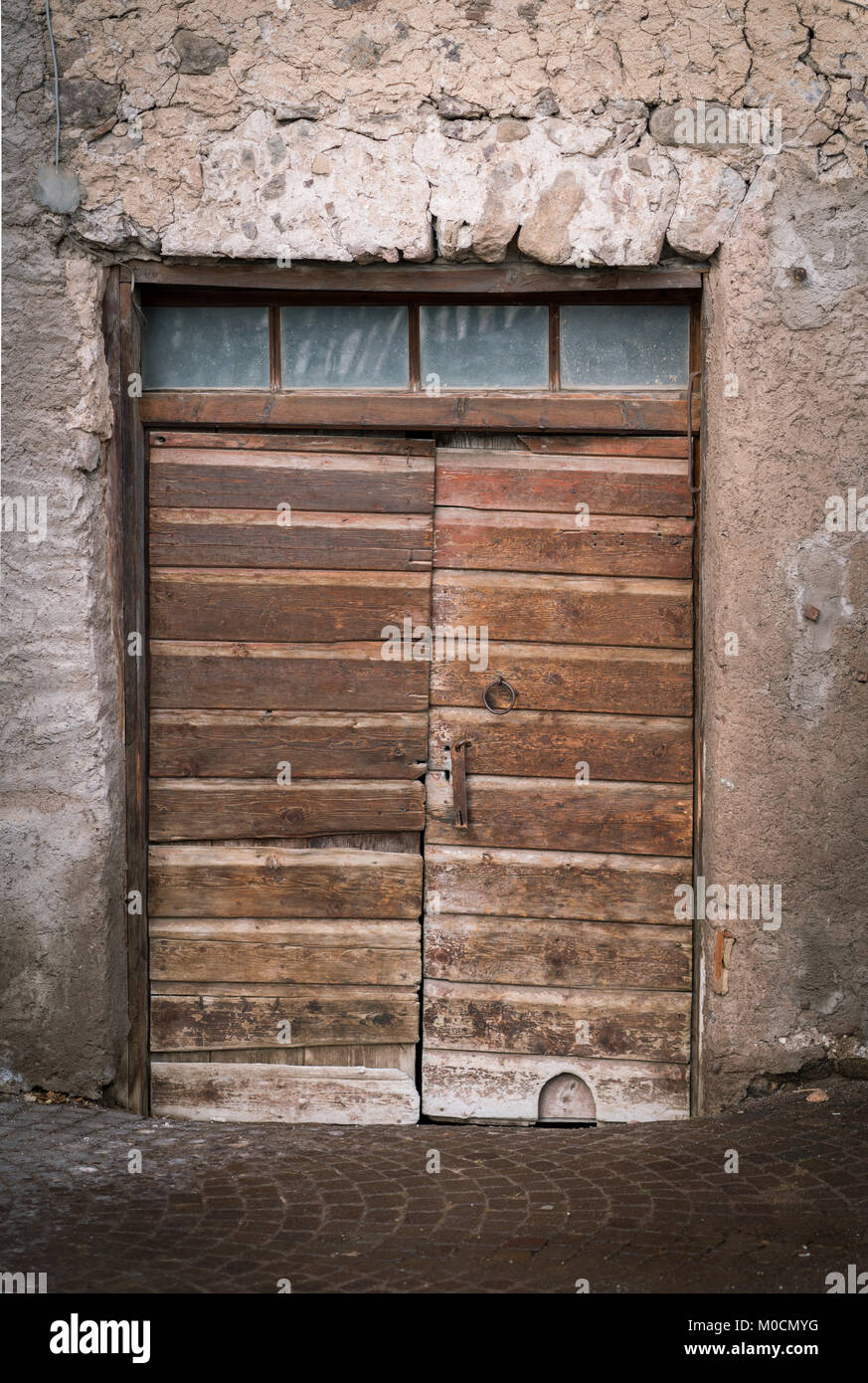 Porte en bois, grange en Trentino Alto Adige, Italie Banque D'Images