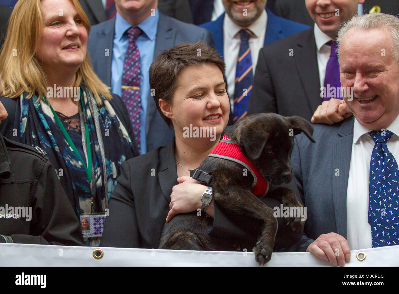 Ruth Davidson MSP avec chiot du parlement écossais Peter Devlin Pic Banque D'Images