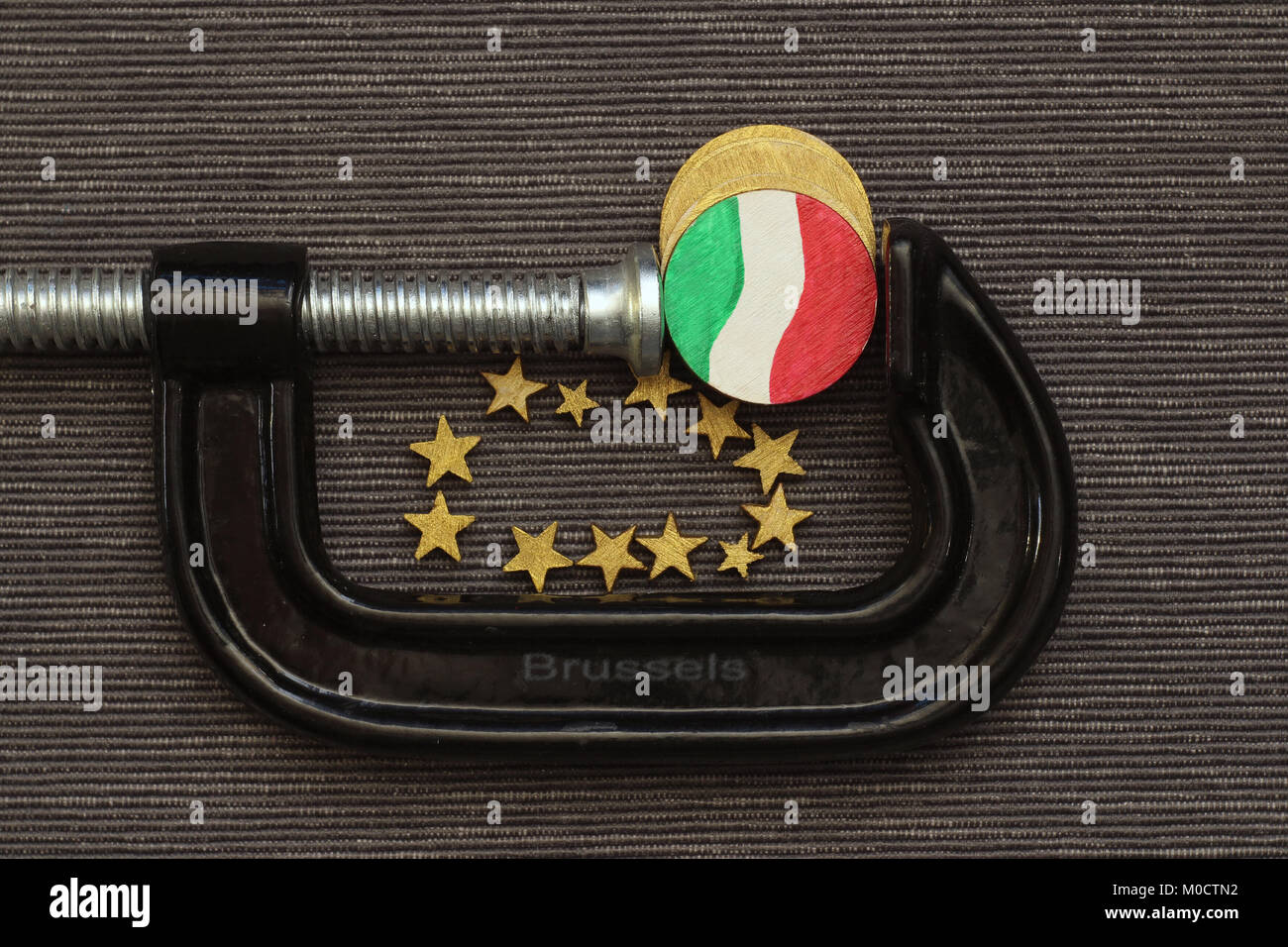 La pression de serrage de pièce de l'Italie est l'Italie dans un concept, vice-Bruxelles Banque D'Images