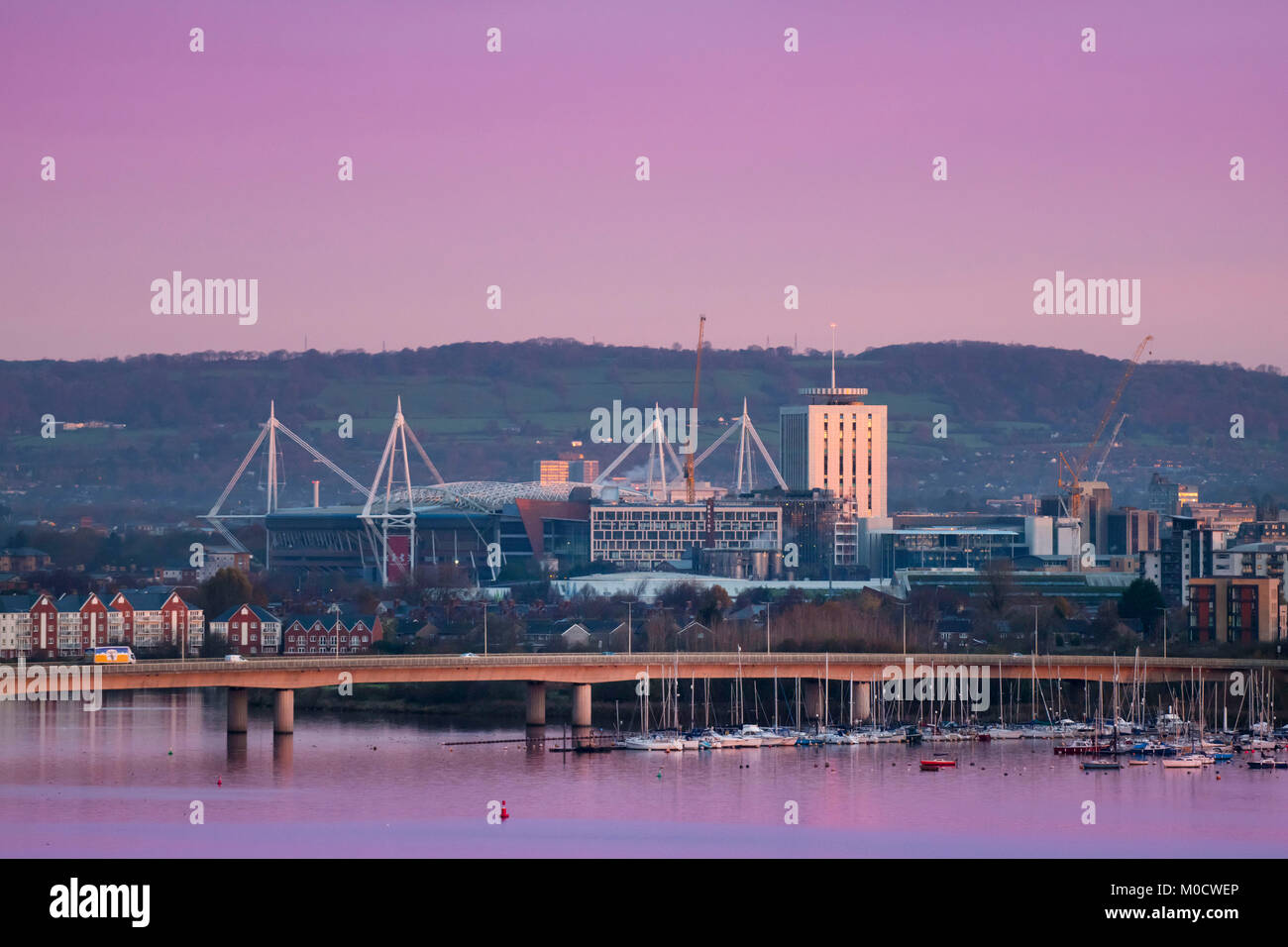 Une vue générale de la Cardiff, capitale du Pays de Galles, montrant la Principauté Stade stade Millennium Stadium de Cardiff, Pays de Galles, Royaume-Uni. Banque D'Images