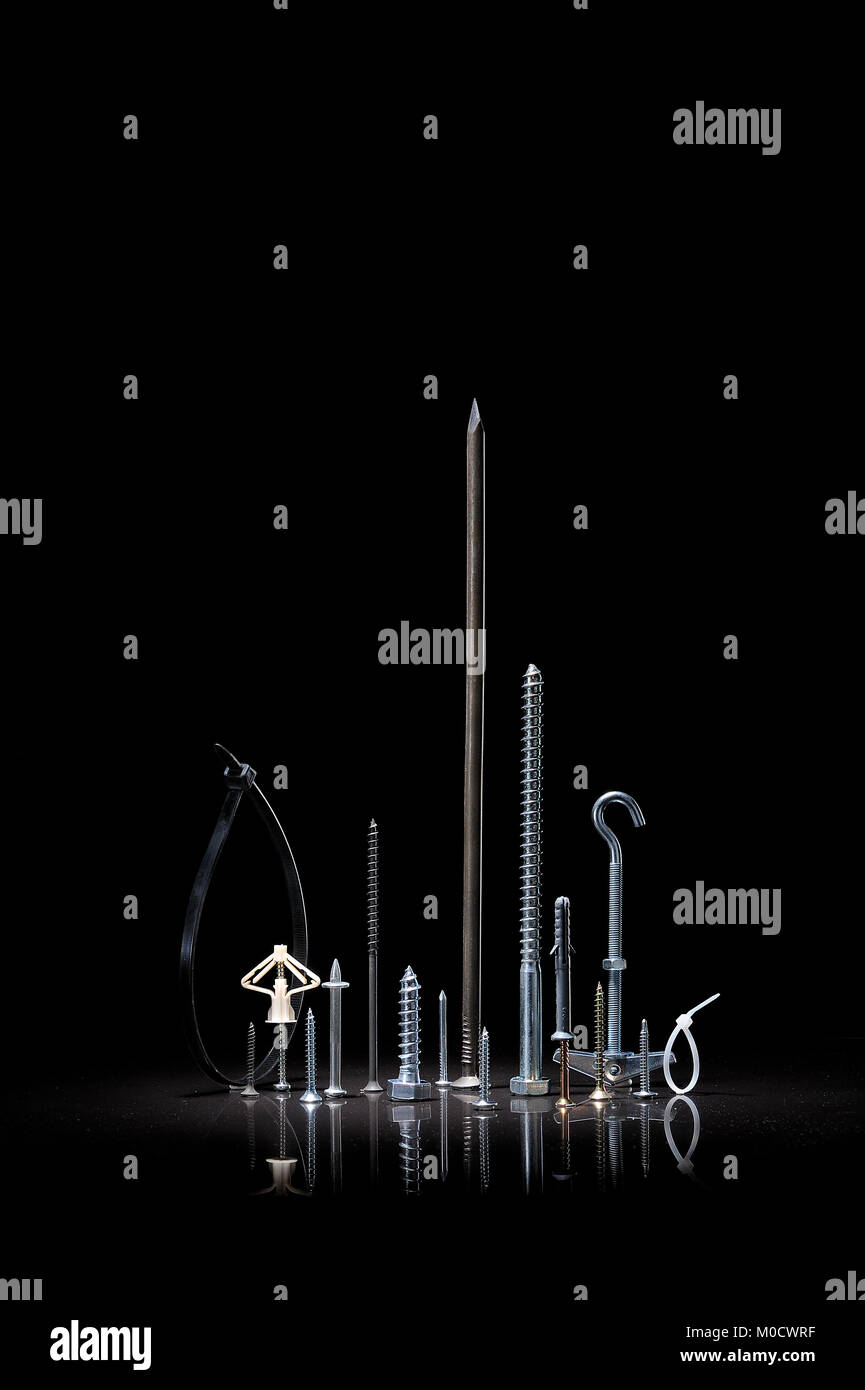 Flacon coloré avec de la glace sèche pour la cryoconservation. Cryosample de cellules souches dans le milieu de culture avec le séquençage de l'cryoprotector CRISPR genome research l Banque D'Images