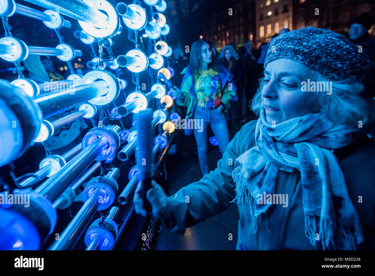 Londres, Royaume-Uni. 20 Jan, 2018. ILLUMAPHONIUM par Michael Davis - Londres Lumiere est un festival qui se déroule sur 4 soirées, du jeudi 18 au dimanche 21 janvier 2018. Il met en valeur l'architecture de la capitale et les rues, avec plus de 50 œuvres créées par des artistes britanniques et internationaux. Le festival de plein air retourne à Londres pour la deuxième fois après le succès de la première édition en janvier 2016, qui a attiré environ 1,3 millions de visites. Crédit : Guy Bell/Alamy Live News Banque D'Images