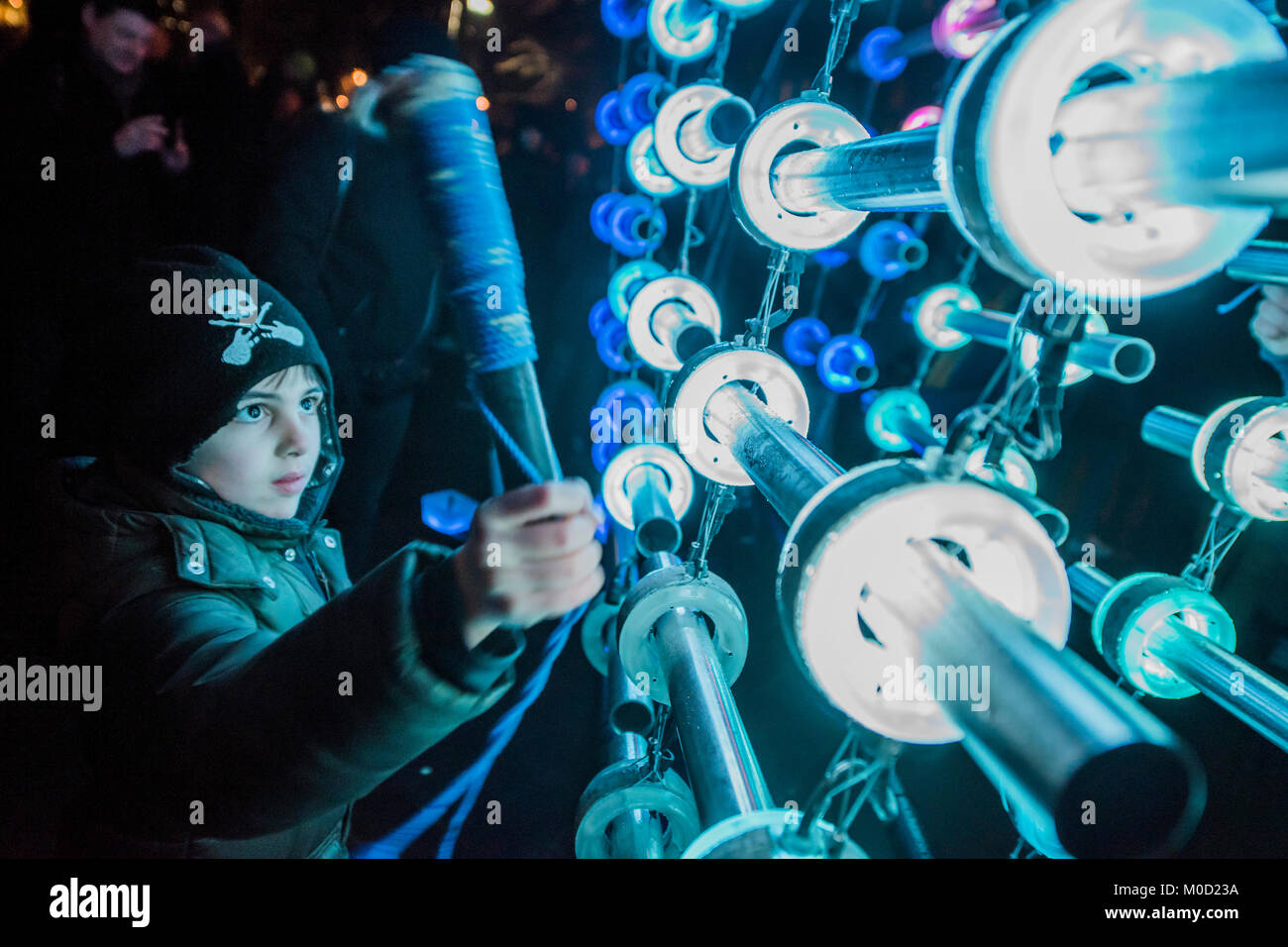 Londres, Royaume-Uni. 20 Jan, 2018. ILLUMAPHONIUM par Michael Davis - Londres Lumiere est un festival qui se déroule sur 4 soirées, du jeudi 18 au dimanche 21 janvier 2018. Il met en valeur l'architecture de la capitale et les rues, avec plus de 50 œuvres créées par des artistes britanniques et internationaux. Le festival de plein air retourne à Londres pour la deuxième fois après le succès de la première édition en janvier 2016, qui a attiré environ 1,3 millions de visites. Crédit : Guy Bell/Alamy Live News Banque D'Images
