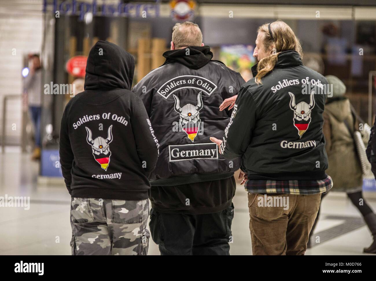 Munich, Bavière, Allemagne. Jan 21, 2018. Quelques jours après la police de  Munich a annoncé que la droite extrémiste, groupe d'autodéfense  anti-immigrés le « soldiers of Odin'' devrait compter sur être  'intensivement