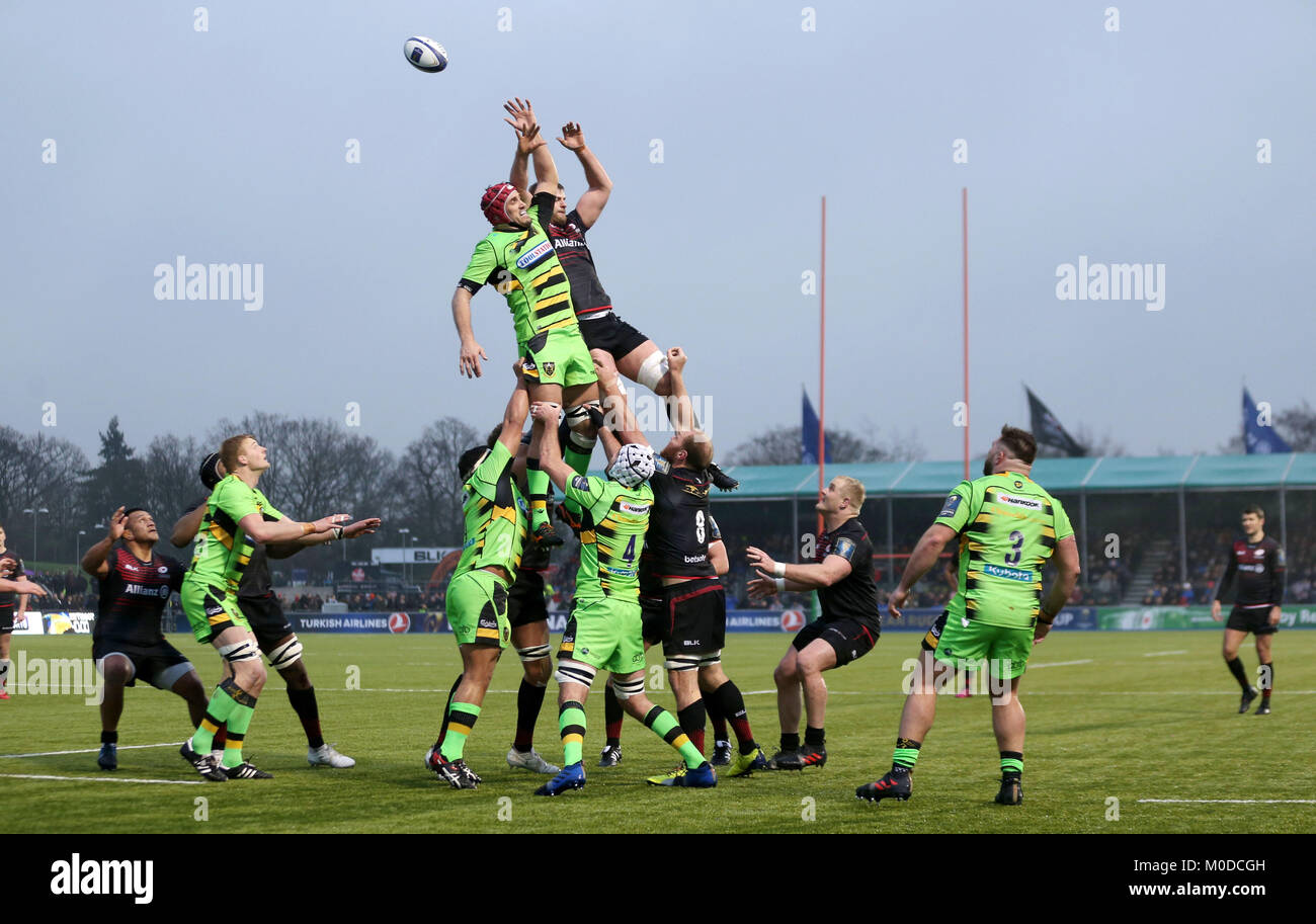 Saracens' George Kruis et Northampton Saints' Journée chrétienne lors de la Rugby Champions Cup, la piscine quatre match à Allianz Park, Londres. Banque D'Images