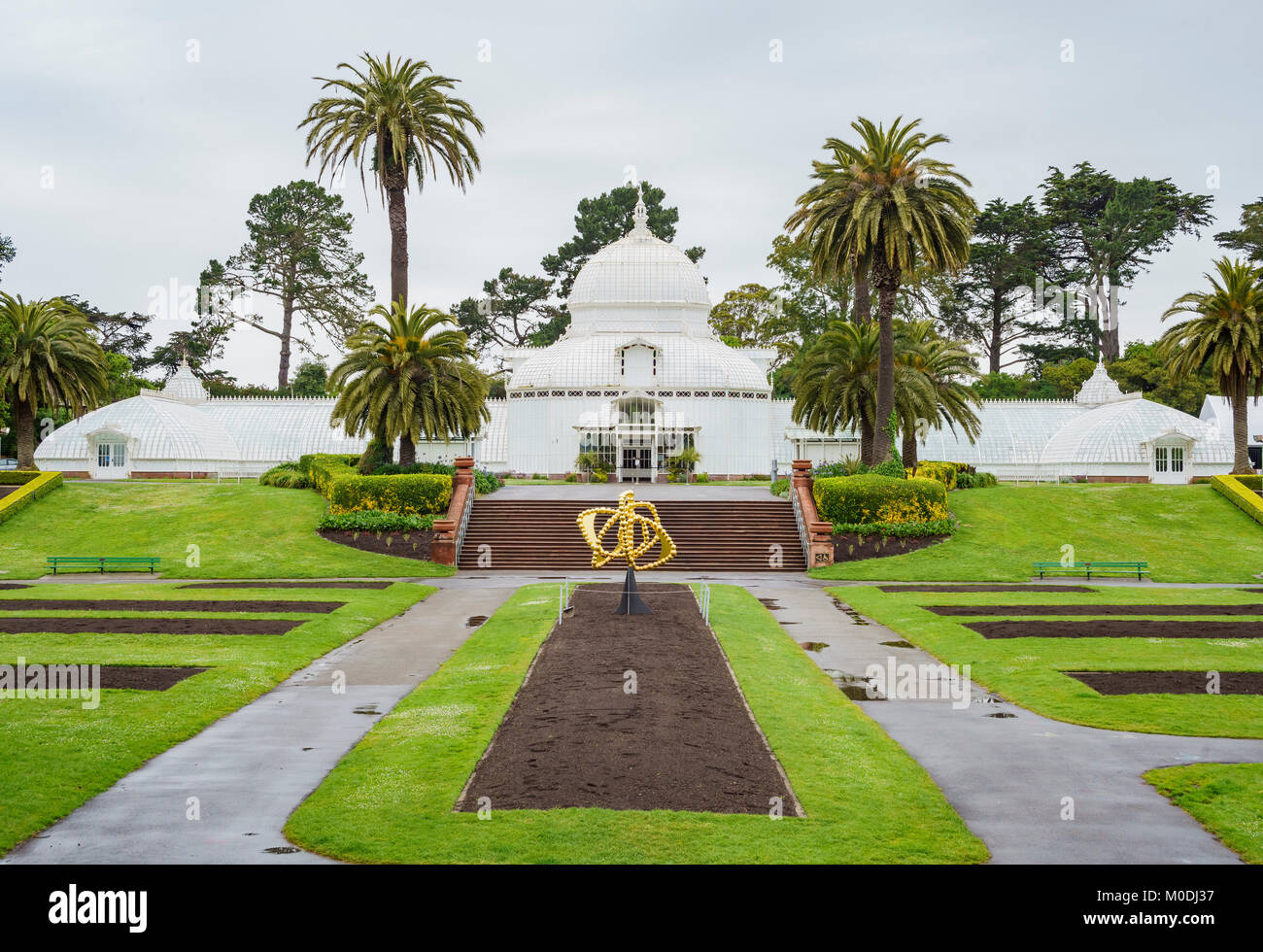Vue extérieure du Conservatoire des fleurs dans le parc du Golden Gate, San Francisco, Californie Banque D'Images