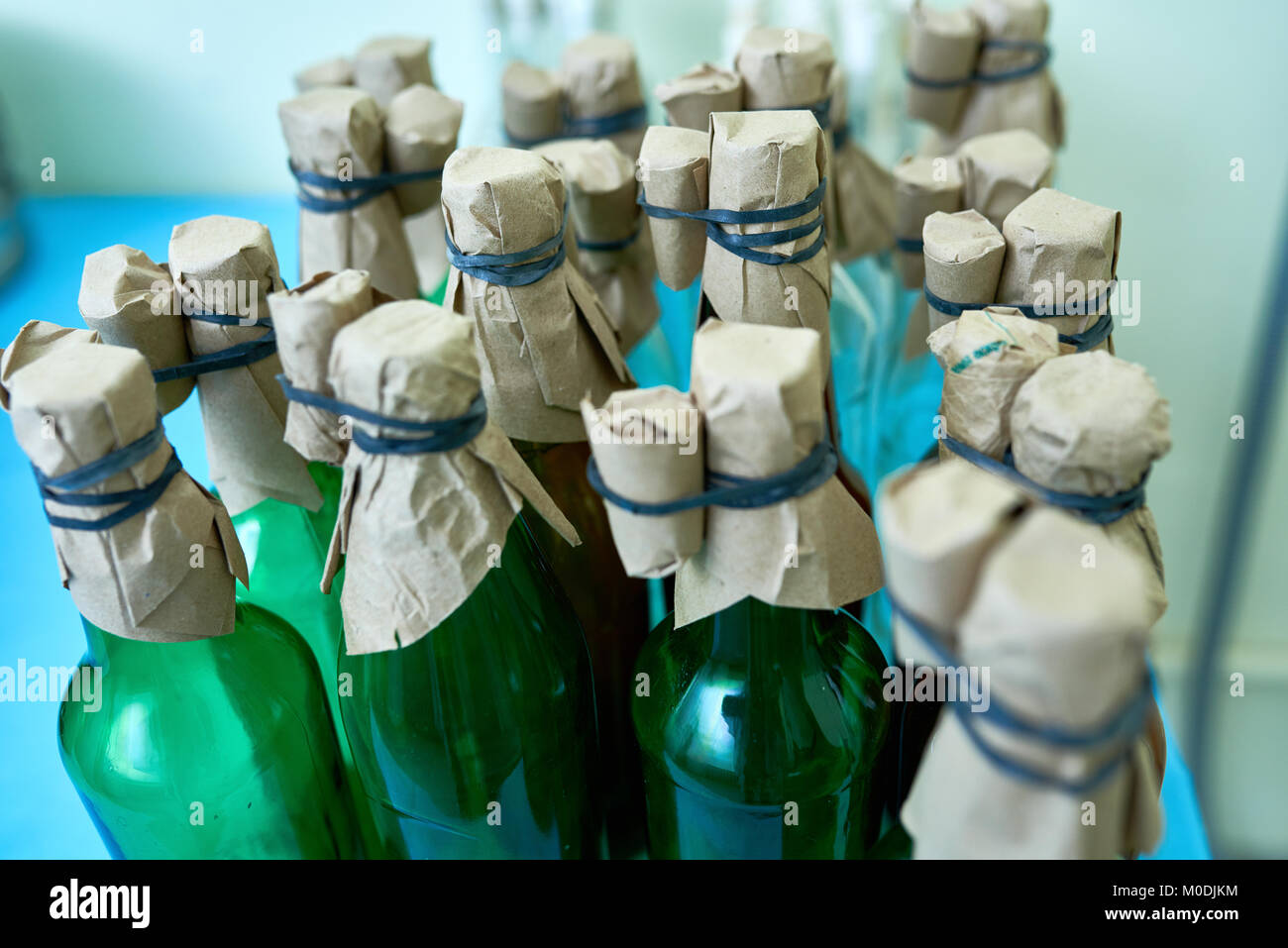 Bouteilles avec des substances in Lab Banque D'Images