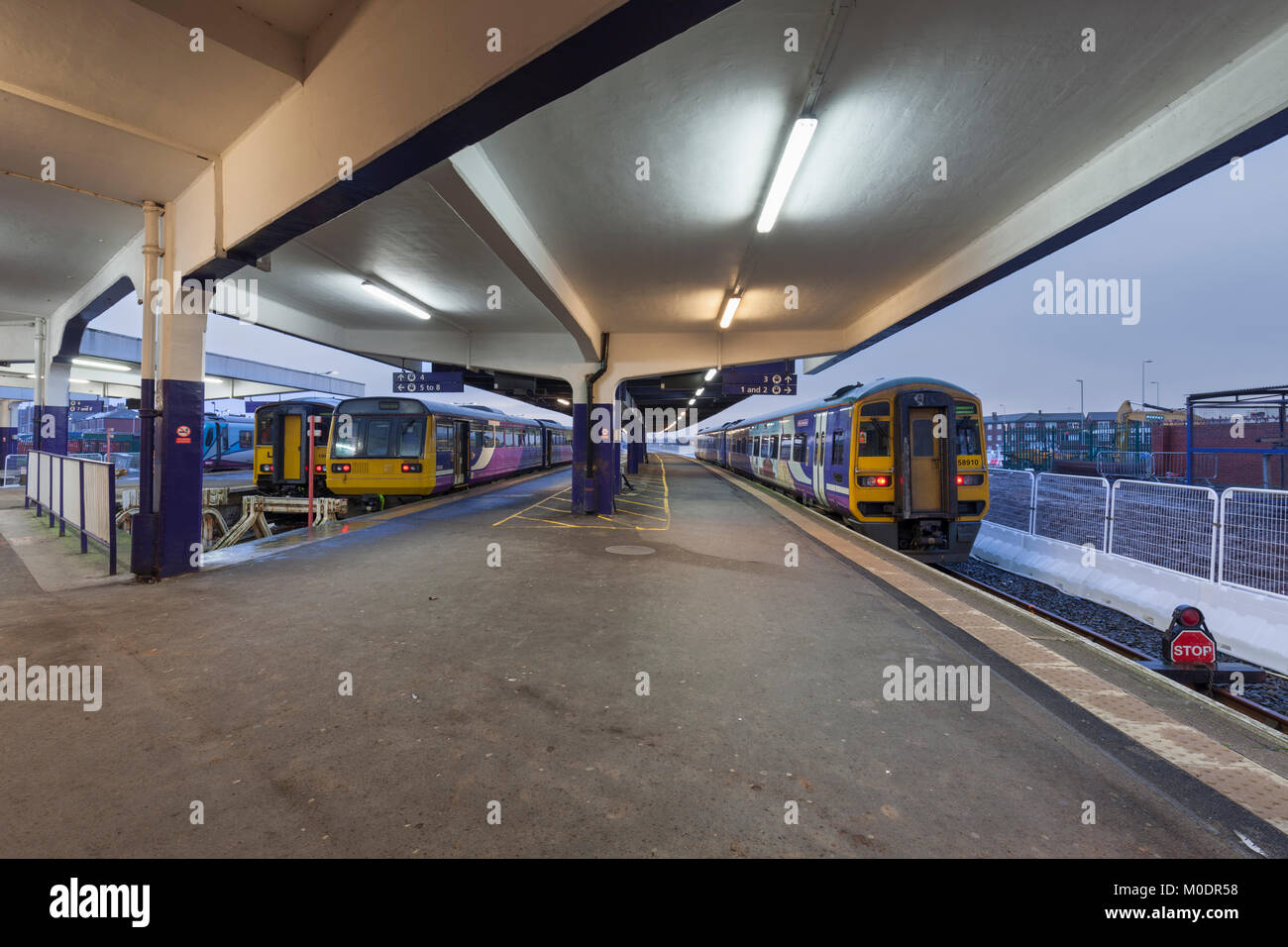 Northern rail de train à la gare du nord de Blackpool, le dernier jour avant sa fermeture pour 4 mois pour être reconstruite dans le cadre de l'travaux d'électrification Banque D'Images