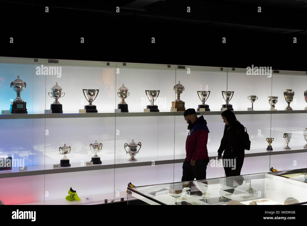 Barcelone, Espagne - 12 janvier 2018 : Le musée de trophées des coupelles et des bourses de l'équipe de FC Barcelone dans le Camp Nou. Banque D'Images