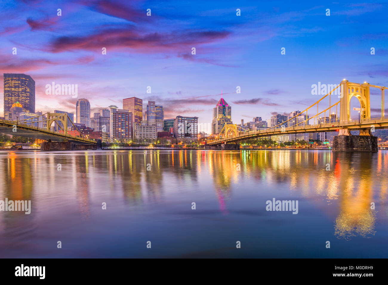 Pittsburgh, Pennsylvanie, USA Skyline sur la rivière Allegheny. Banque D'Images