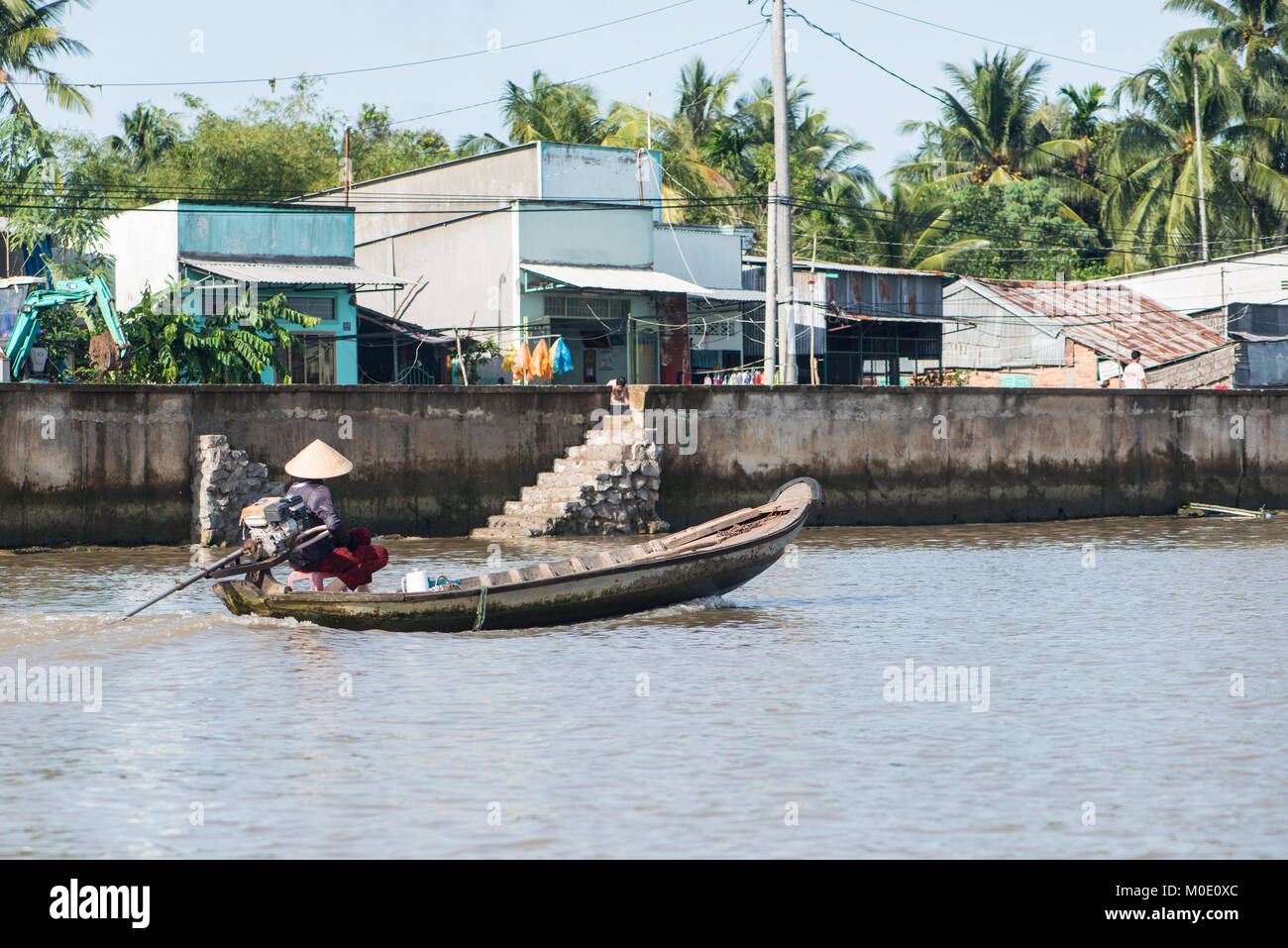 Vietnamienne sur un bateau, le Mékong, Vietnam Banque D'Images