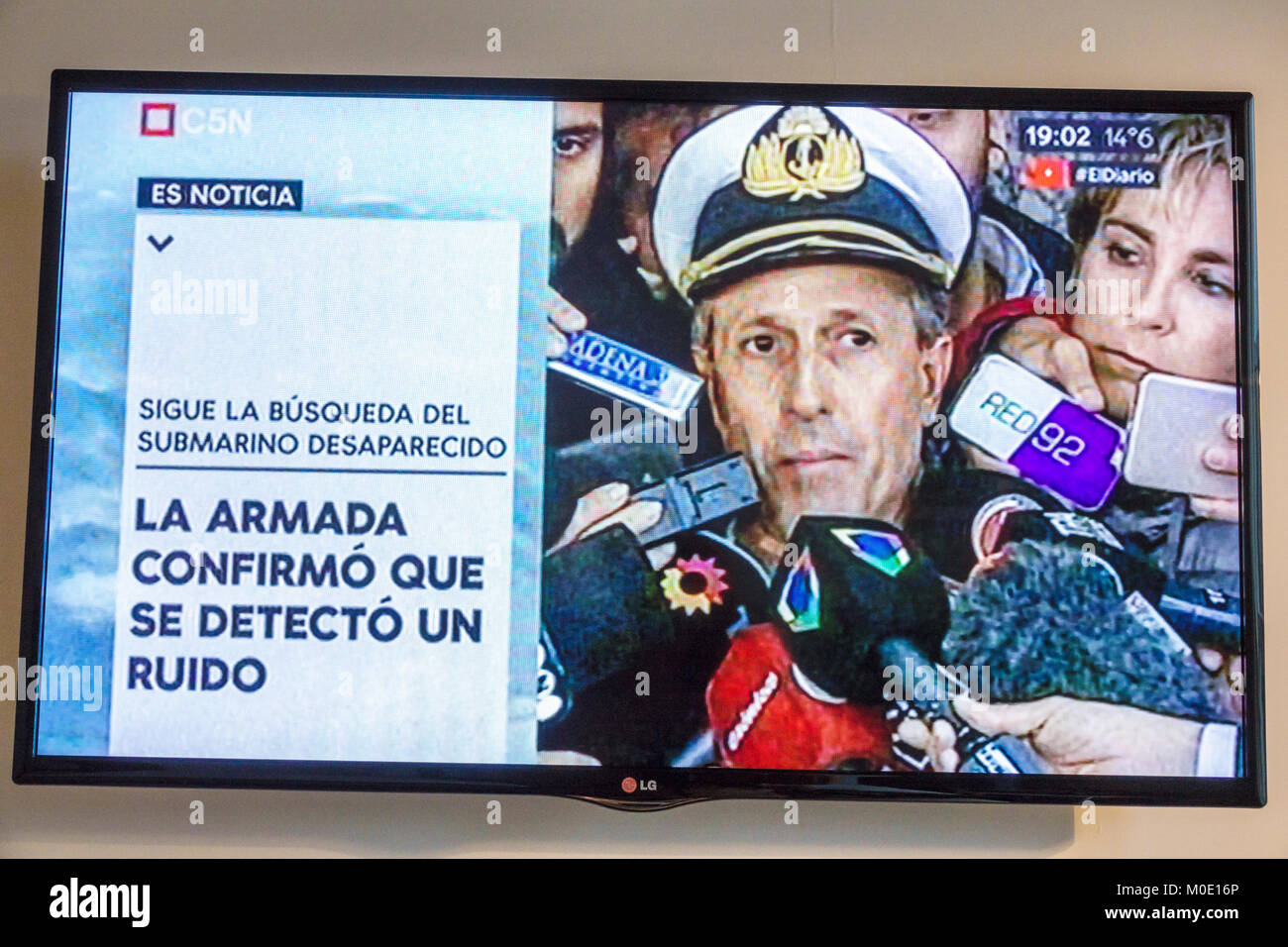 Buenos Aires Argentine, TV TV écran de surveillance, manquant sous-marin ARA San Juan, nouvelles nationales, conférence de presse, titre espagnol, porte-parole de la marine, HISP Banque D'Images