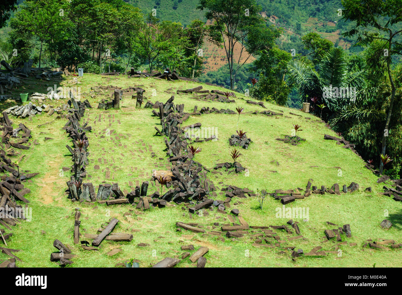 Gunung Padang site mégalithique de Cianjur, Java ouest, Indonésie. Gunung Padang est le plus grand site mégalithique dans tout le sud-est de l'Asie. Banque D'Images