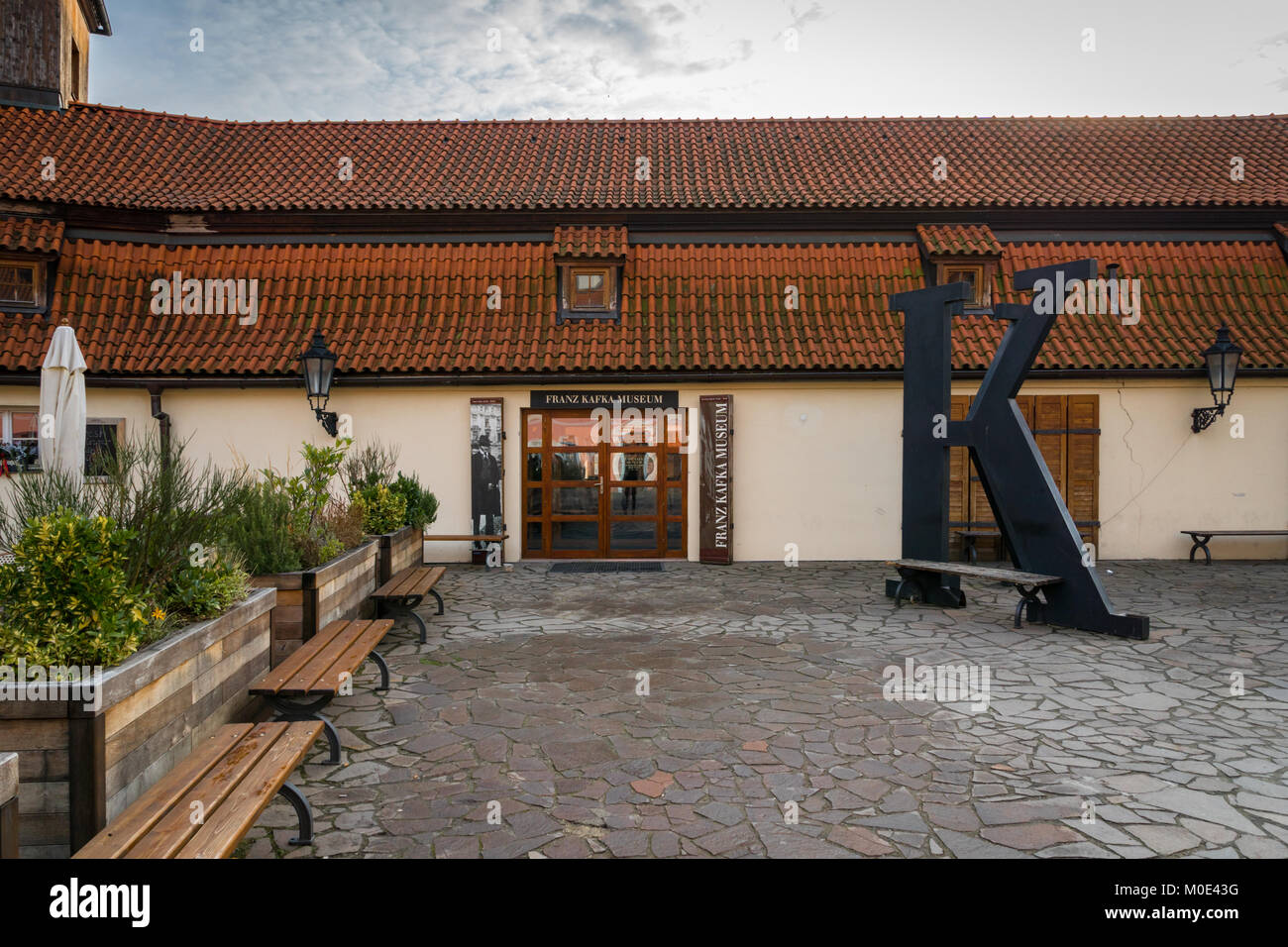 Prague, République tchèque - Décembre 2017 : Franz Kafka entrée du musée. Musée Franz Kafka est l'une des destinations touristiques populaires à Prague. Banque D'Images