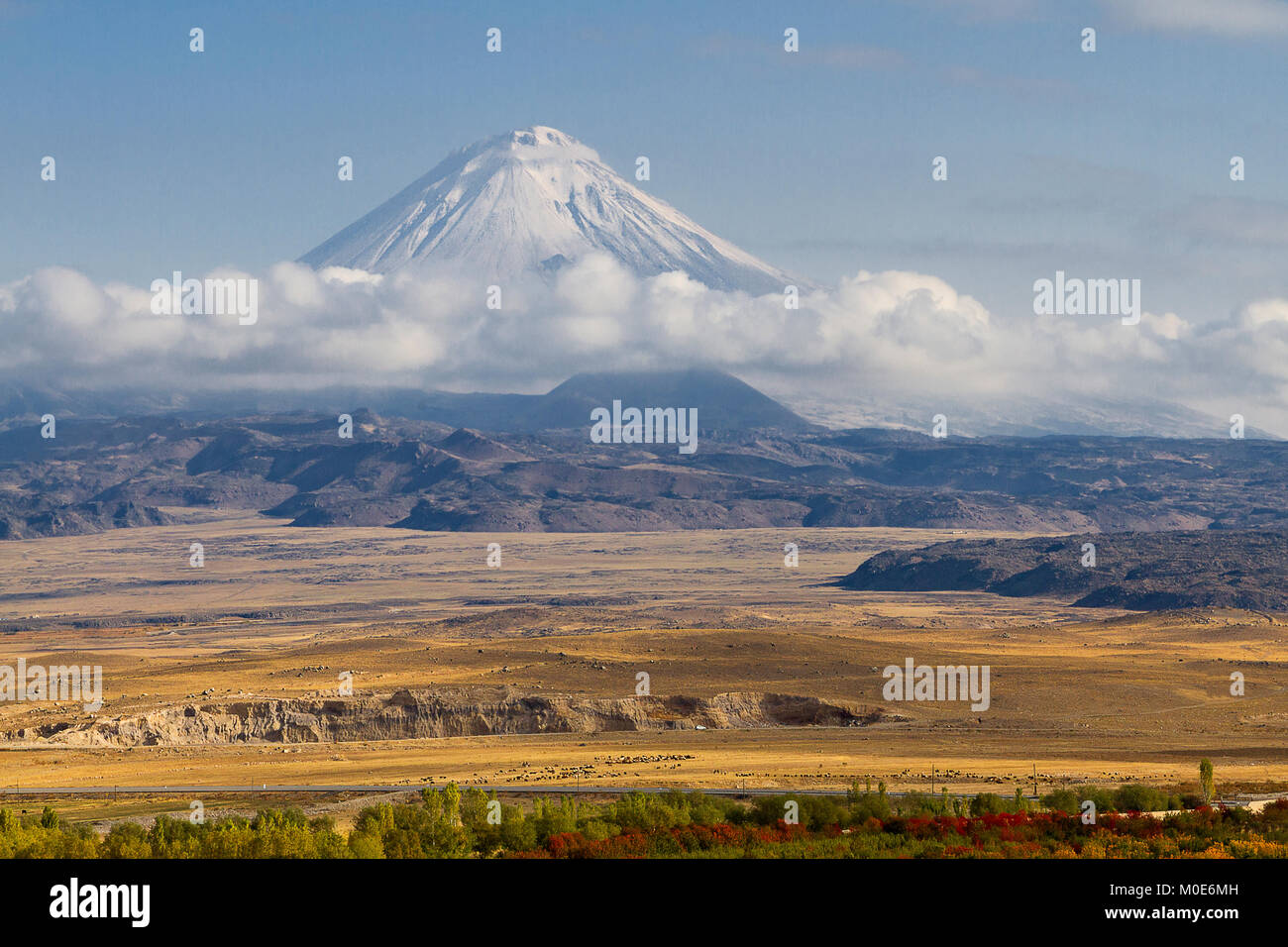 Vue sur un des sommets du Mont Ararat, connu comme peu d'Ararat en Turquie. Banque D'Images