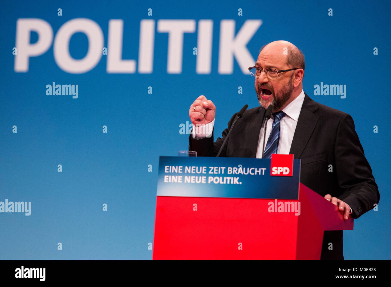 Bonn, Allemagne. 21 janvier 2018. Martin Schulz, leader des socialistes allemands, traitant de la convention. Convention extraordinaire du parti SPD à World Conference Center Bonn pour discuter et approuver les options pour entrer dans une grande coalition avec la CDU, démocrates-chrétiens, avant de demander aux membres de SPD pour approbation. Photo : Bettina Strenske/Alamy Live News Banque D'Images