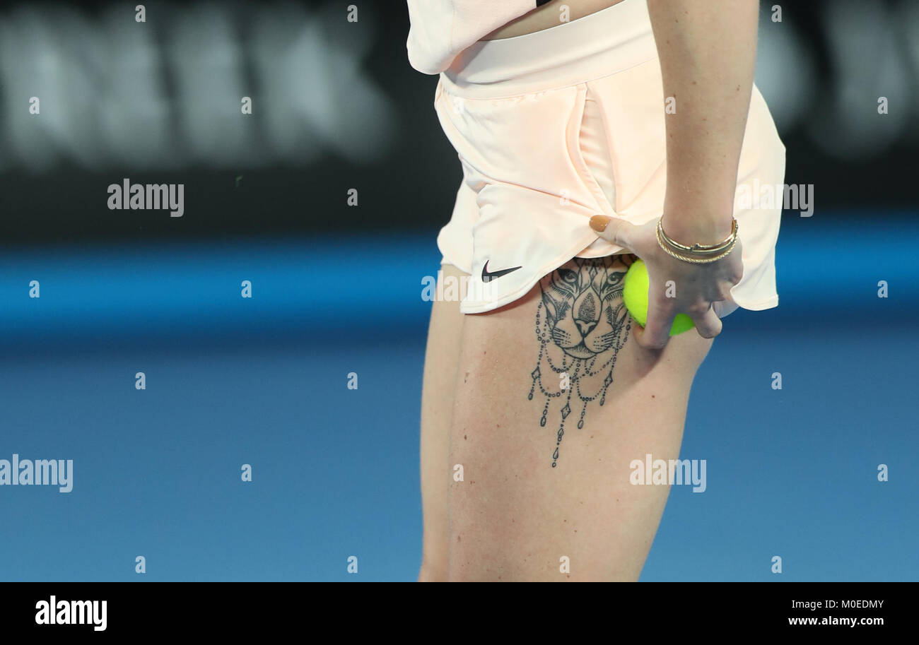 Melbourne, Australie. Jan 21, 2018. Le tatouage sur la jambe d'Elina Svitolina de l'Ukraine est représentée au cours de la quatrième série de match contre Denisa Allertova de la République tchèque à l'Open d'Australie 2018 à Melbourne, Australie, le 21 janvier 2018. Credit : Bai Xuefei/Xinhua/Alamy Live News Banque D'Images