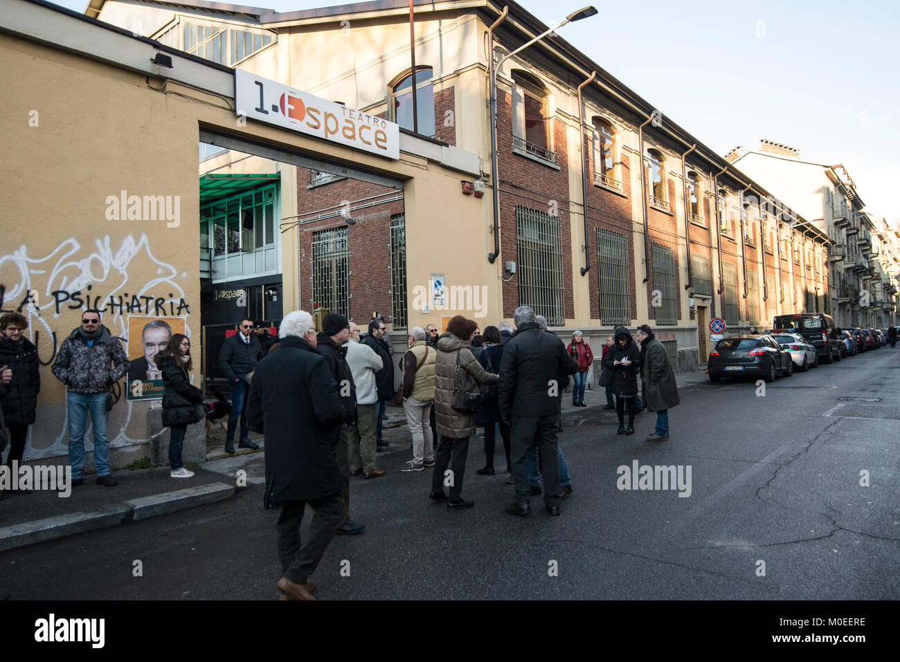 Turin, Piémont, Italie. Jan 21, 2018. TURIN, ITALIE-Janvier 21, 2018 : Pietro Grasso, premier candidat de l'Liberi e Uguali parti politique pour la campagne électorale du 4 mars 2018 au Teatro Espace à Turin, Italie Crédit : Stefano Guidi/ZUMA/Alamy Fil Live News Banque D'Images