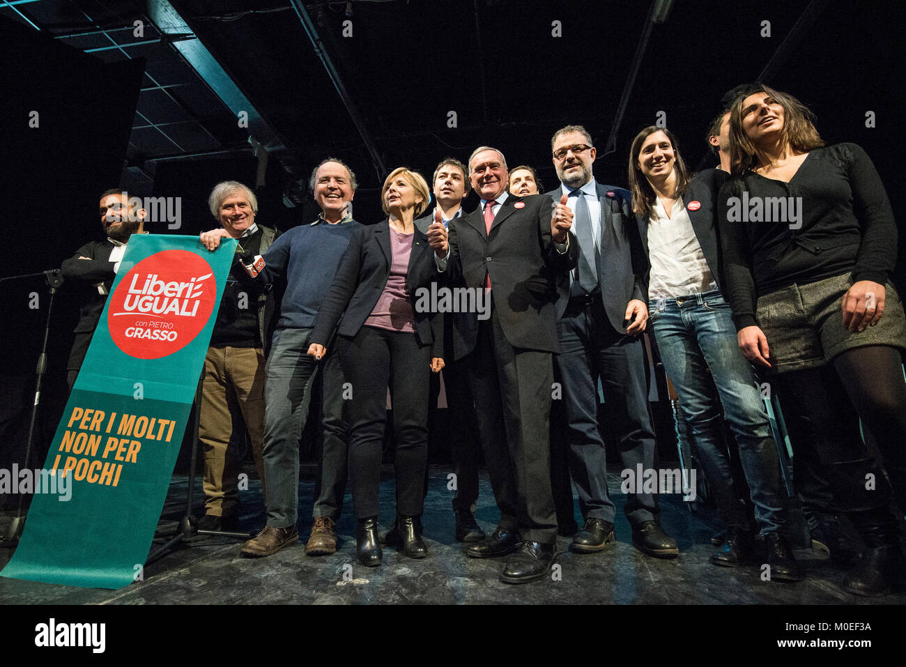 Turin, Piémont, Italie. Jan 21, 2018. TURIN, ITALIE-Janvier 21, 2018 : Pietro Grasso, premier candidat de l'Liberi e Uguali parti politique pour la campagne électorale du 4 mars 2018 au Teatro Espace à Turin, Italie Crédit : Stefano Guidi/ZUMA/Alamy Fil Live News Banque D'Images