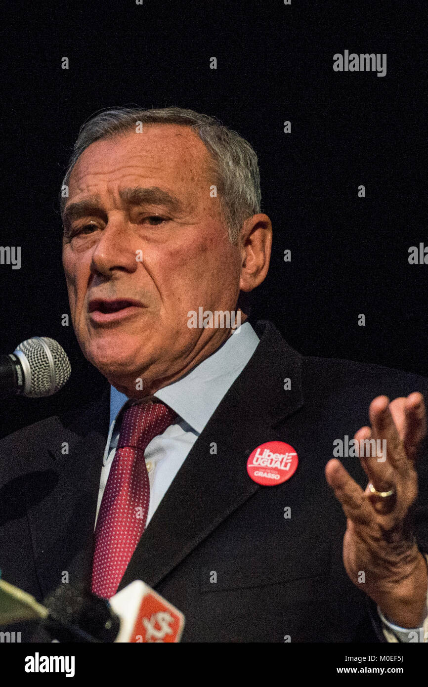 Turin, Piémont, Italie. Jan 21, 2018. TURIN, ITALIE-Janvier 21, 2018 : Pietro Grasso, premier candidat de l'Liberi e Uguali parti politique pour la campagne électorale du 4 mars 2018 au Teatro Espace à Turin, Italie Crédit : Stefano Guidi/ZUMA/Alamy Fil Live News Banque D'Images