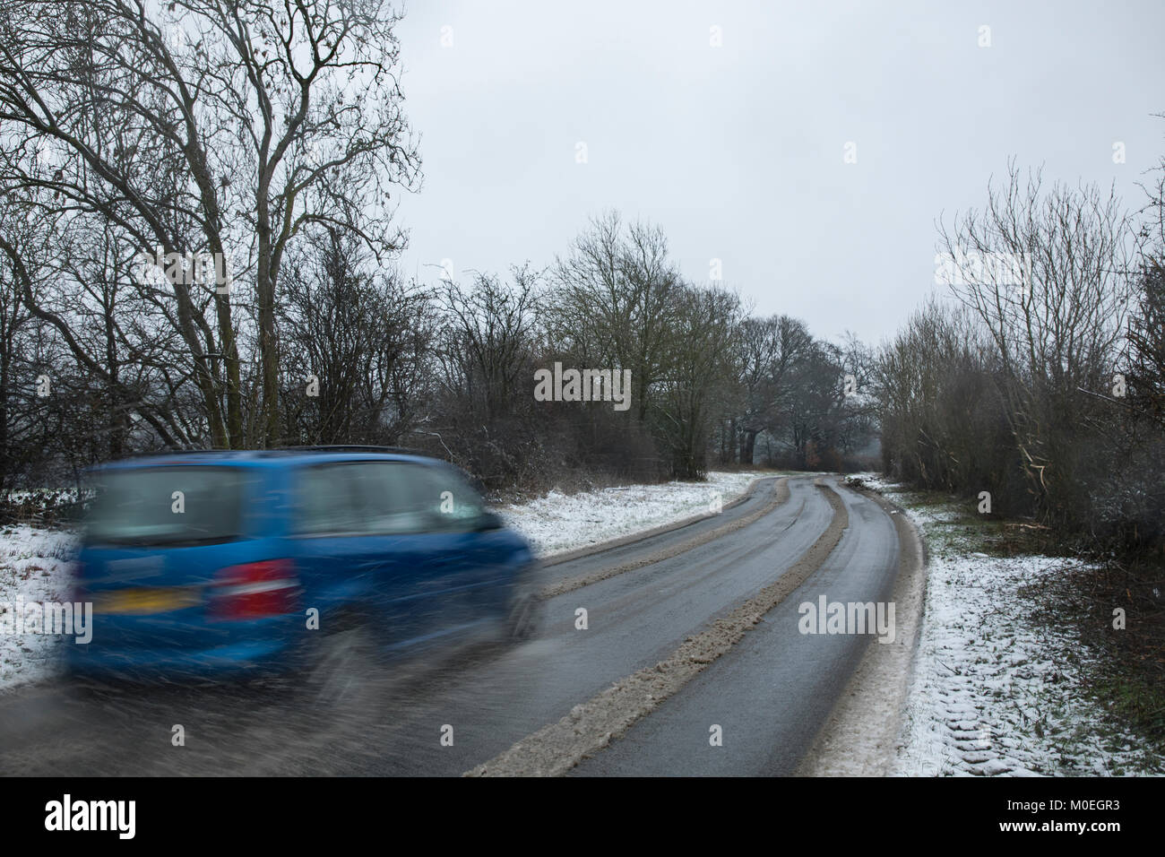 Bedfordshire, Royaume-Uni. Jan 21, 2018. Modifications mineures suivantes sur la neige et le dimanche 21 janvier 2018, les automobilistes s'en tenir à ce que la normale malgré les conditions hivernales. Credit : Nick Whittle/Alamy Live News Banque D'Images