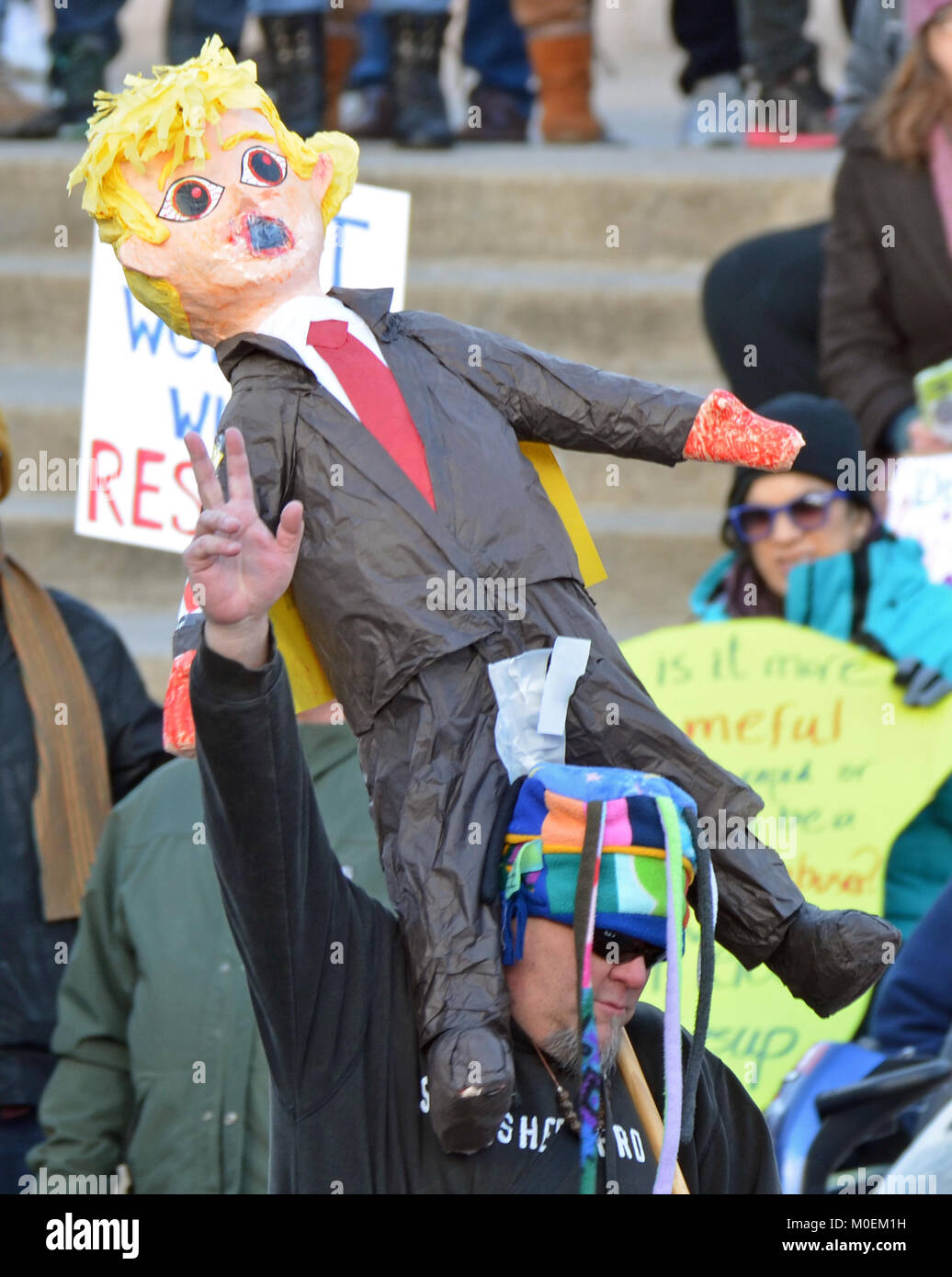 Denver, Etats-Unis. 20 Jan, 2018. Woman's mars à Denver, Colorado le Jan 20, 2018 est pour la solidarité pour la justice sociale, les droits de l'homme et l'égalité pour les femmes et toutes les personnes marginalisées à l'échelle nationale. Les gens holding signs au mois de mars. Crédit : Jim Lambert/Alamy Live News Banque D'Images