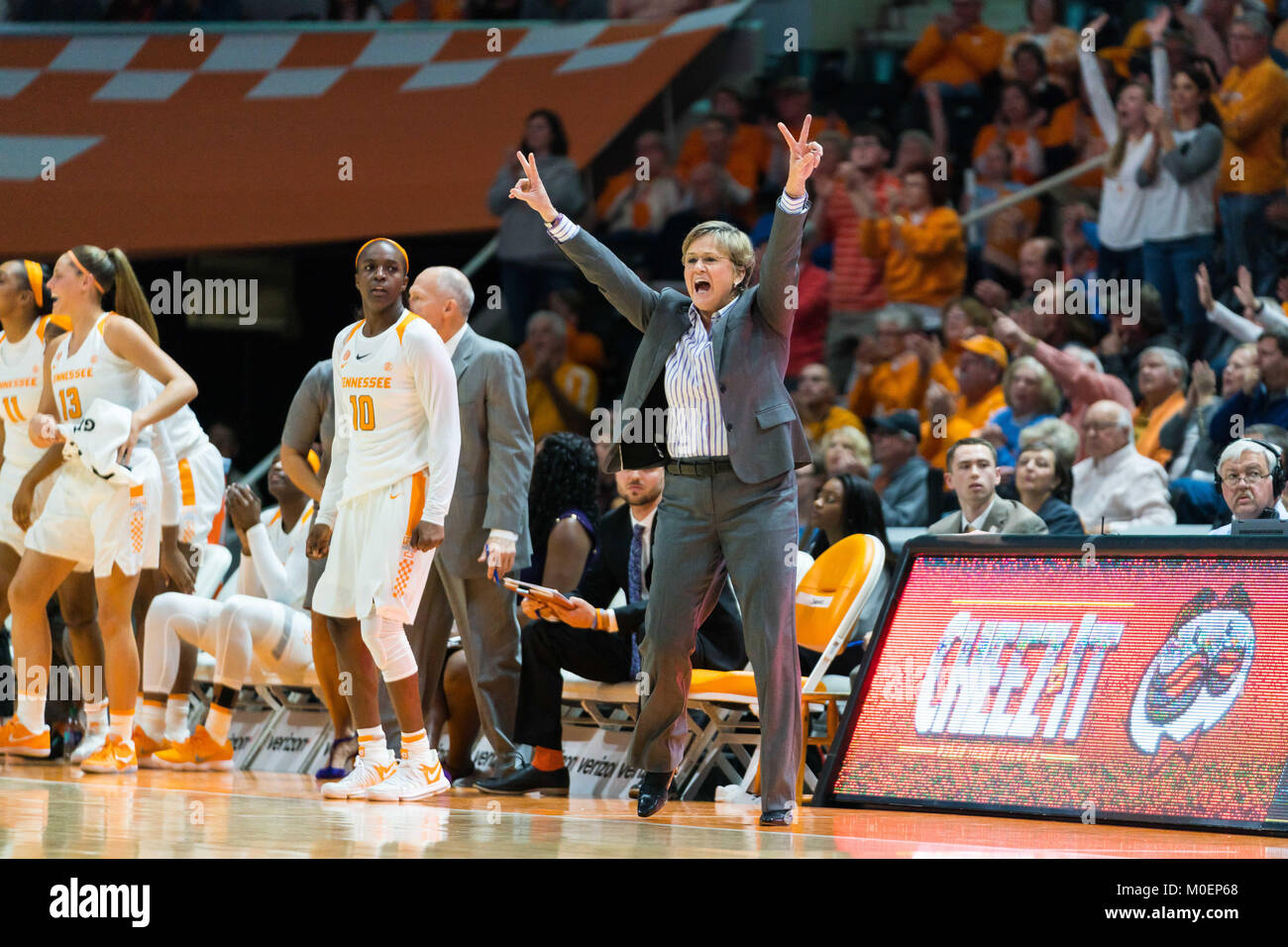 21 janvier 2018 : l'entraîneur-chef Holly de la Tennessee Warlick Dame bénévoles pendant l'entre jeu de basket-ball de NCAA de l'Université du Tennessee Lady bénévoles et la Mississippi State Bulldogs à Thompson Boling Arena de Knoxville TN Tim Gangloff/CSM Banque D'Images