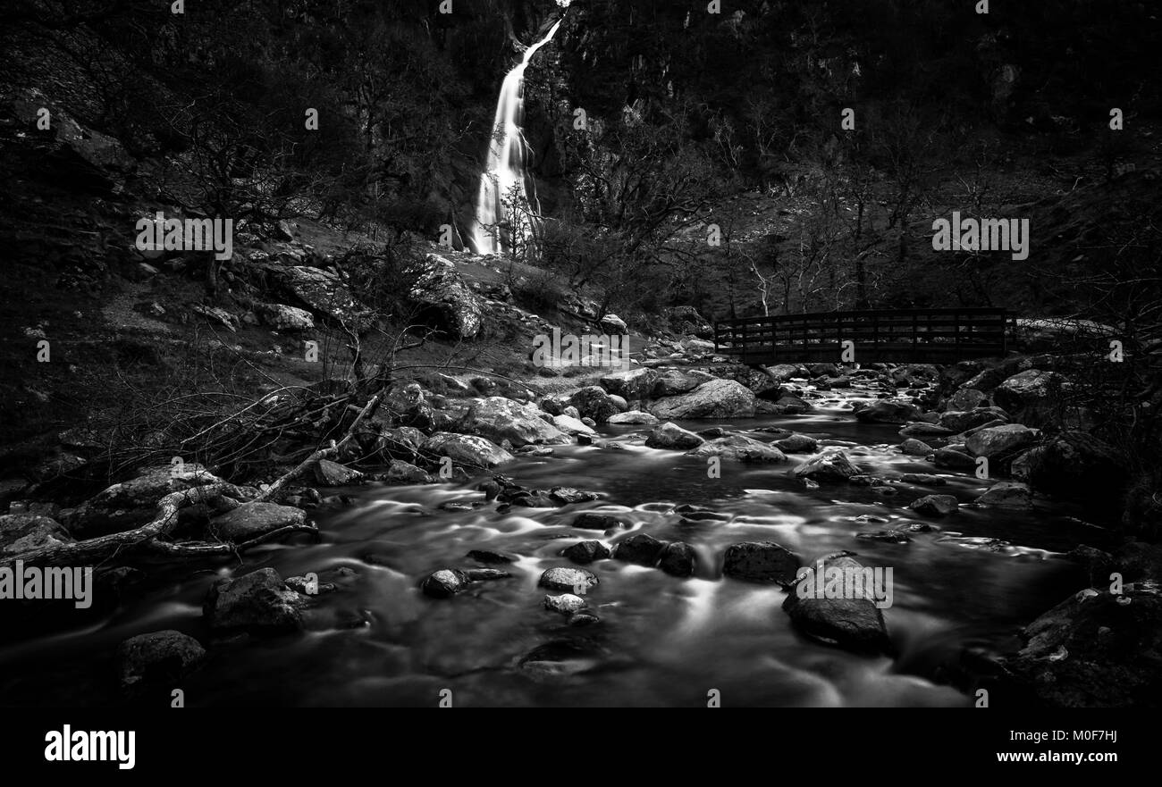 Aber Falls Wales UK Noir et Blanc Banque D'Images