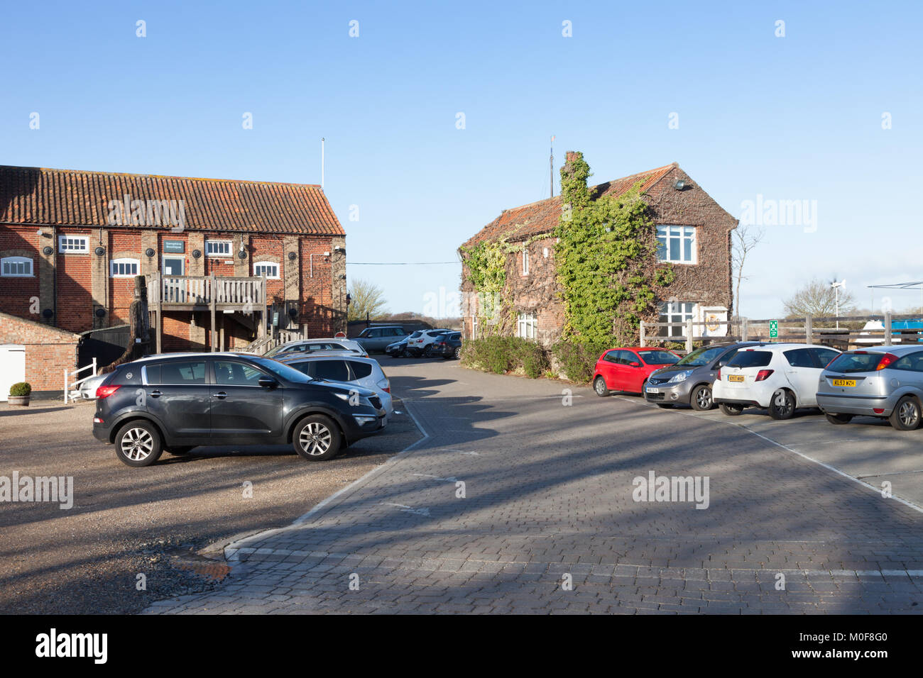 Le parking principal et les bâtiments, Snape Maltings, Suffolk, UK Banque D'Images