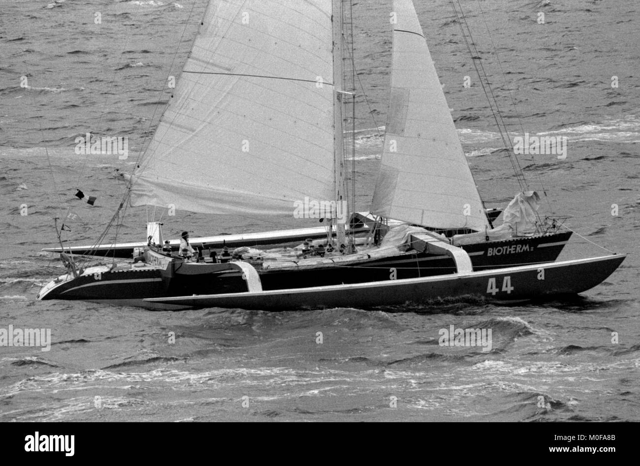 AJAXNETPHOTO. Novembre 1982 - ROUTE DU RHUM - BIOTHERM II (Florence Arthaud) au démarrage. PHOTO:JONATHAN EASTLAND/AJAX REF:821007 f1087 Banque D'Images